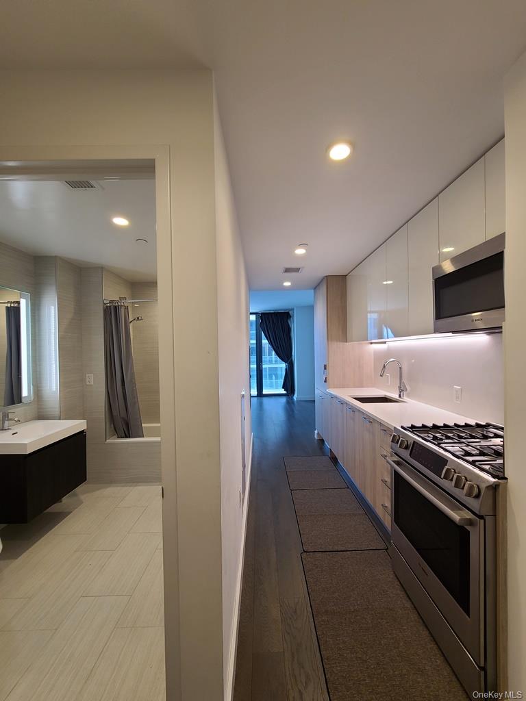13105 40th Road, Unit 11T photo 2