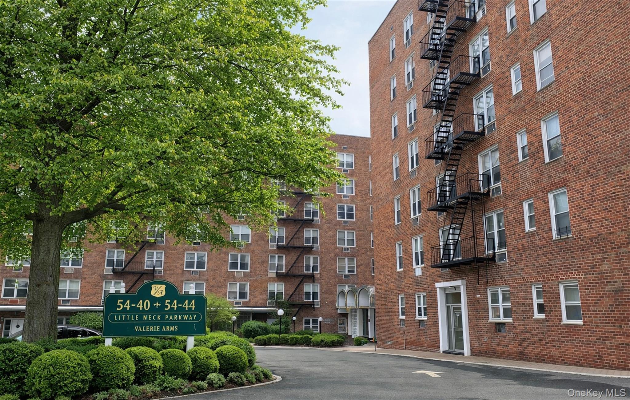 54-40 Little Neck Parkway, Unit 6M photo 2