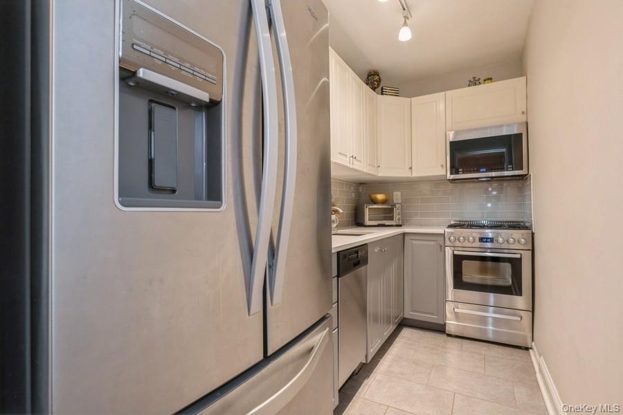 54-40 Little Neck Parkway, Unit 6M photo 10