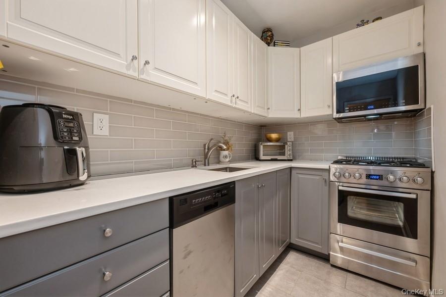 54-40 Little Neck Parkway, Unit 6M photo 8