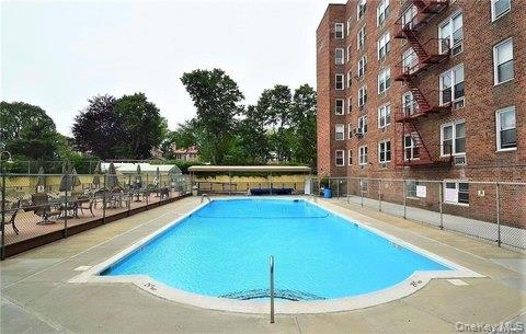 54-40 Little Neck Parkway, Unit 6M photo 27