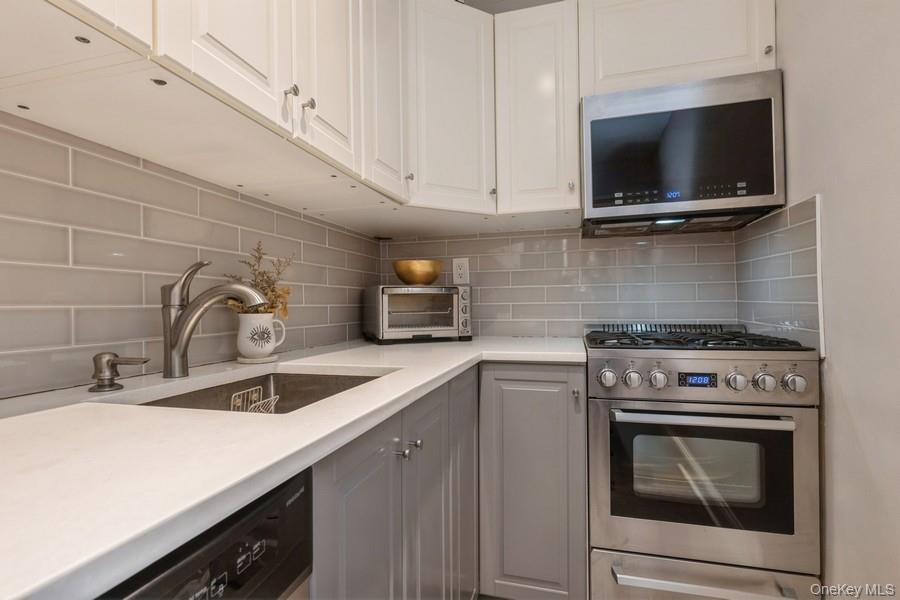 54-40 Little Neck Parkway, Unit 6M photo 9