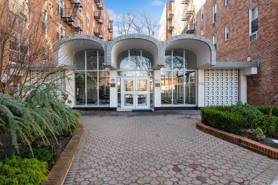 54-40 Little Neck Parkway, Unit 6M photo 3