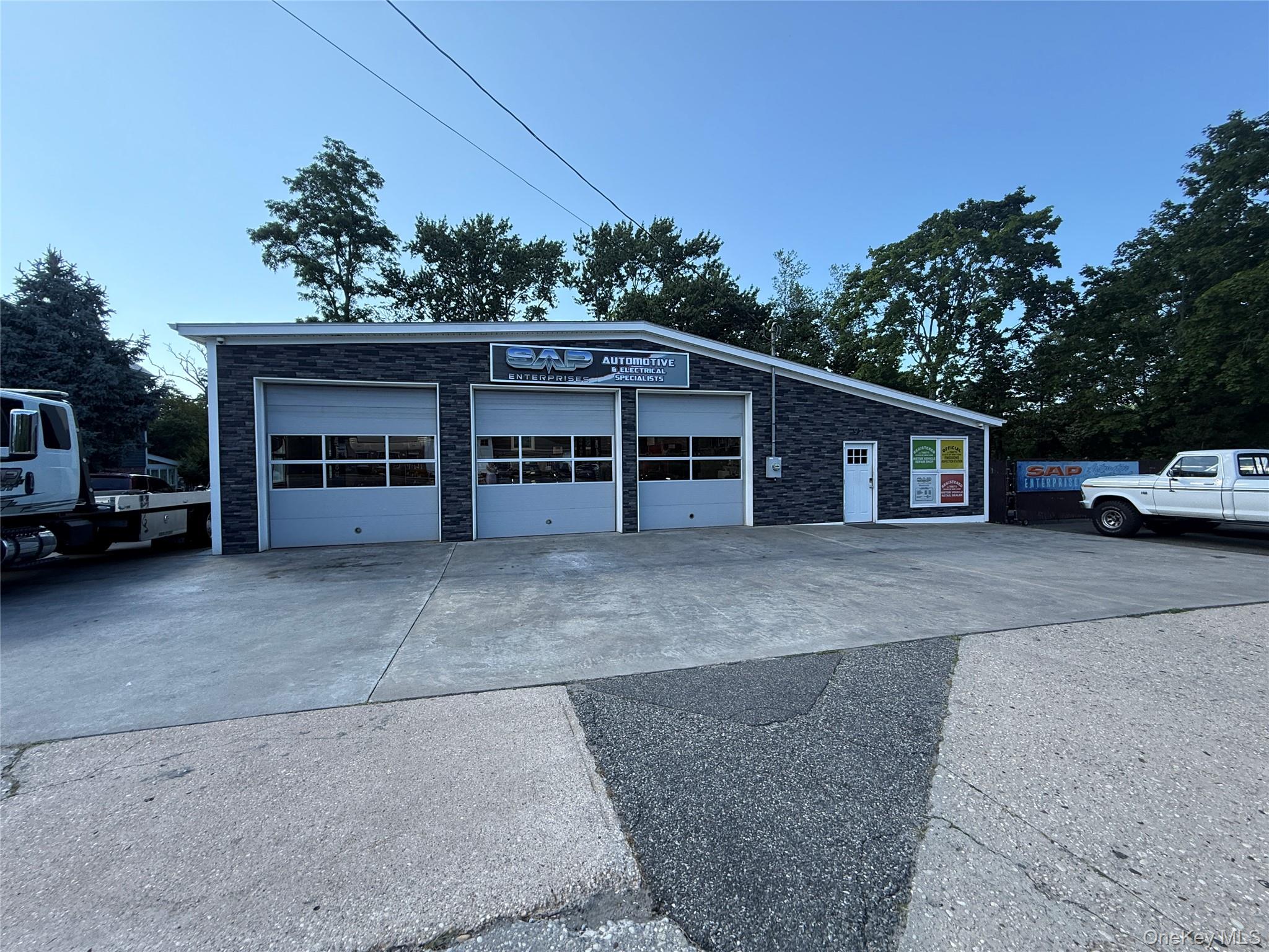 944 E Main Street – For Sale