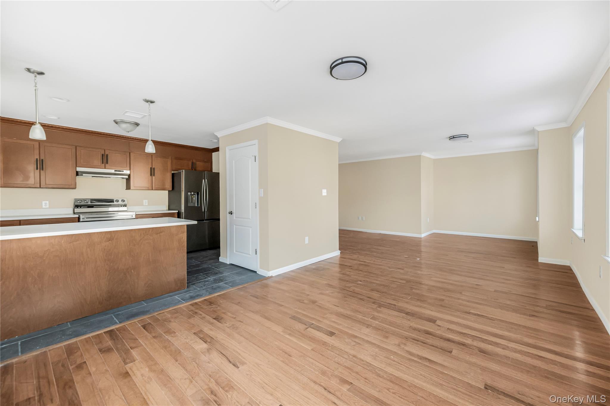 316 E 4th Street – For Sale photo 3