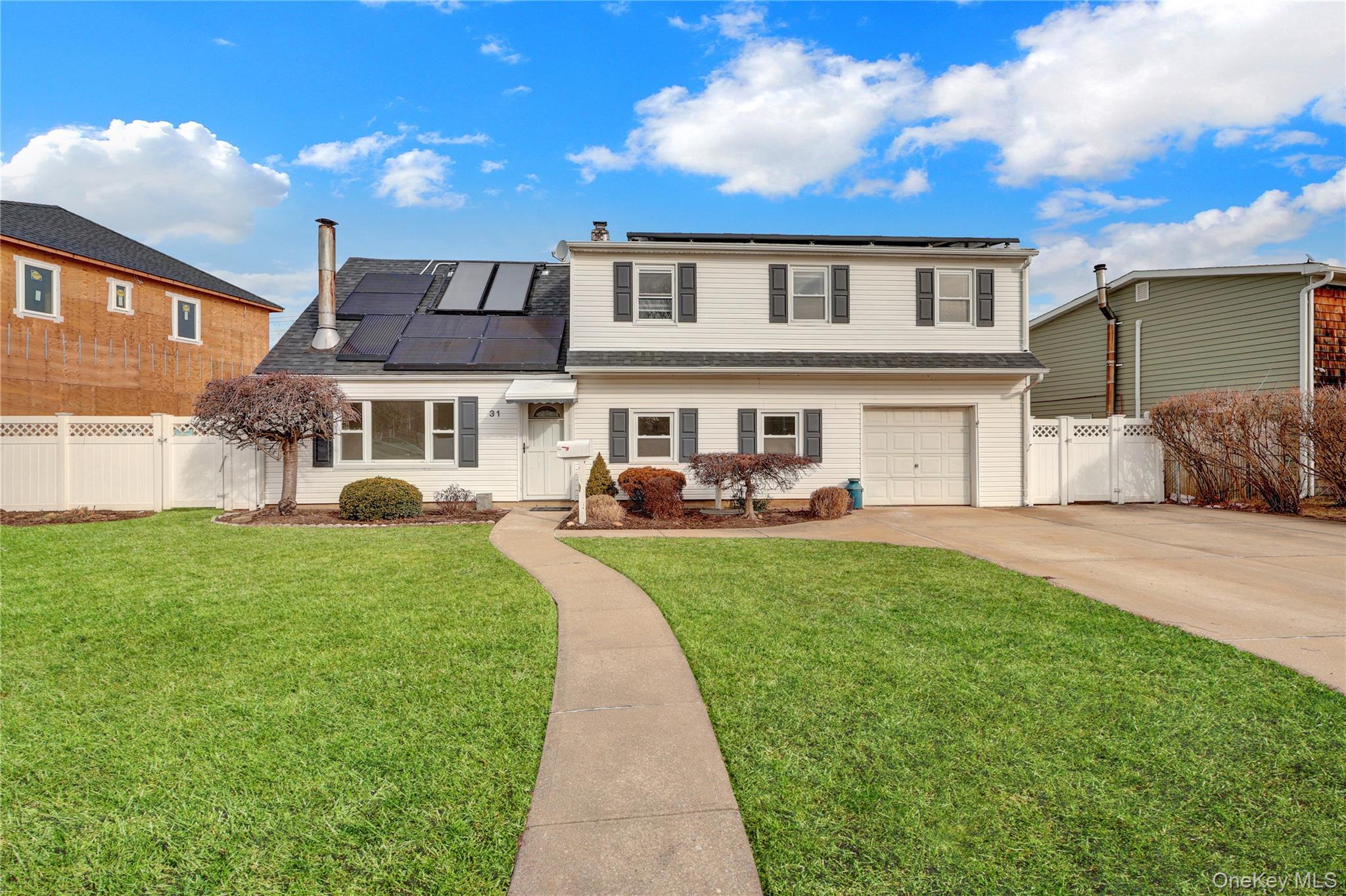 31 Bluespruce Road – For Sale photo 2