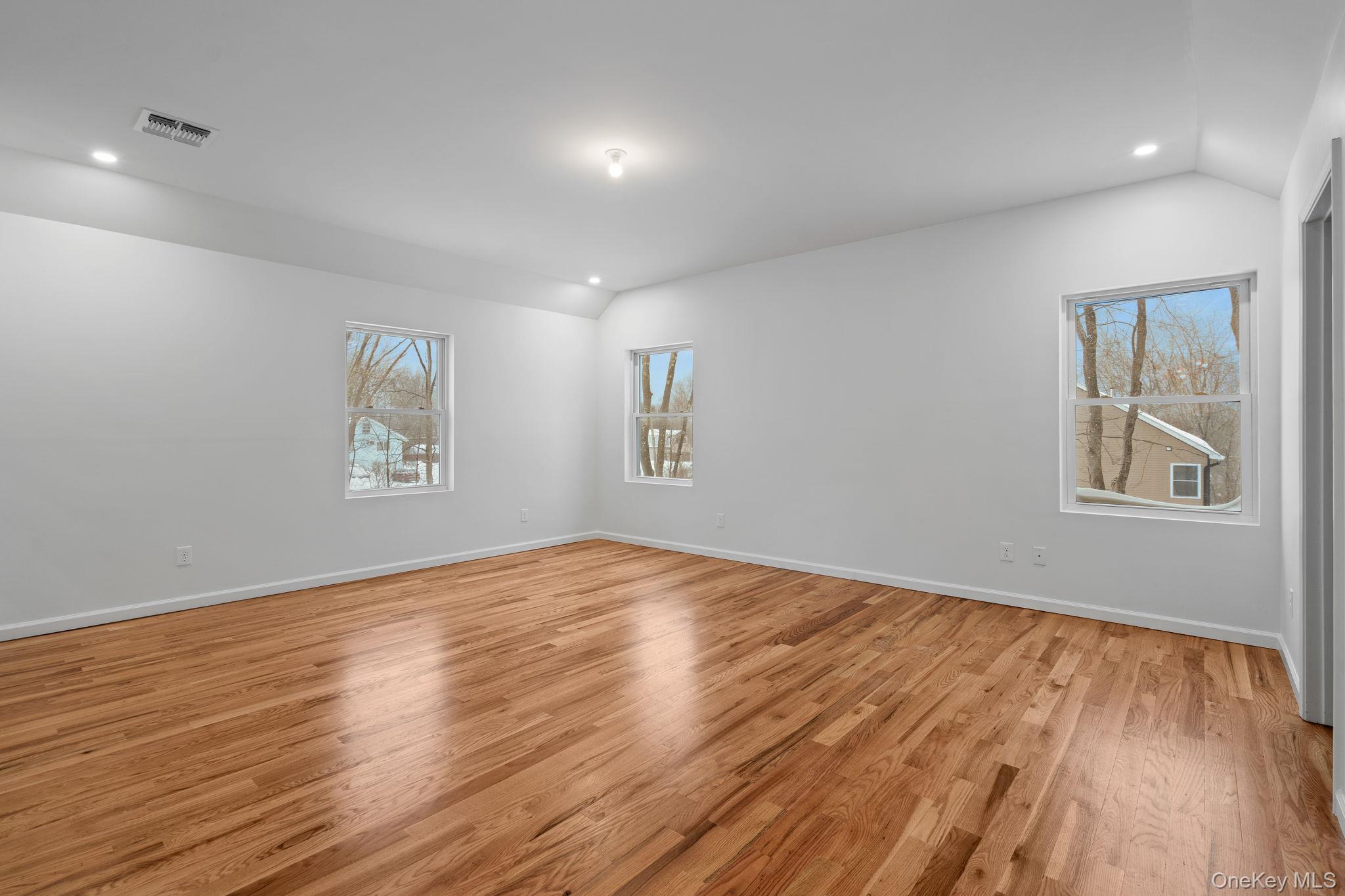28 Northern Avenue – For Sale photo 15