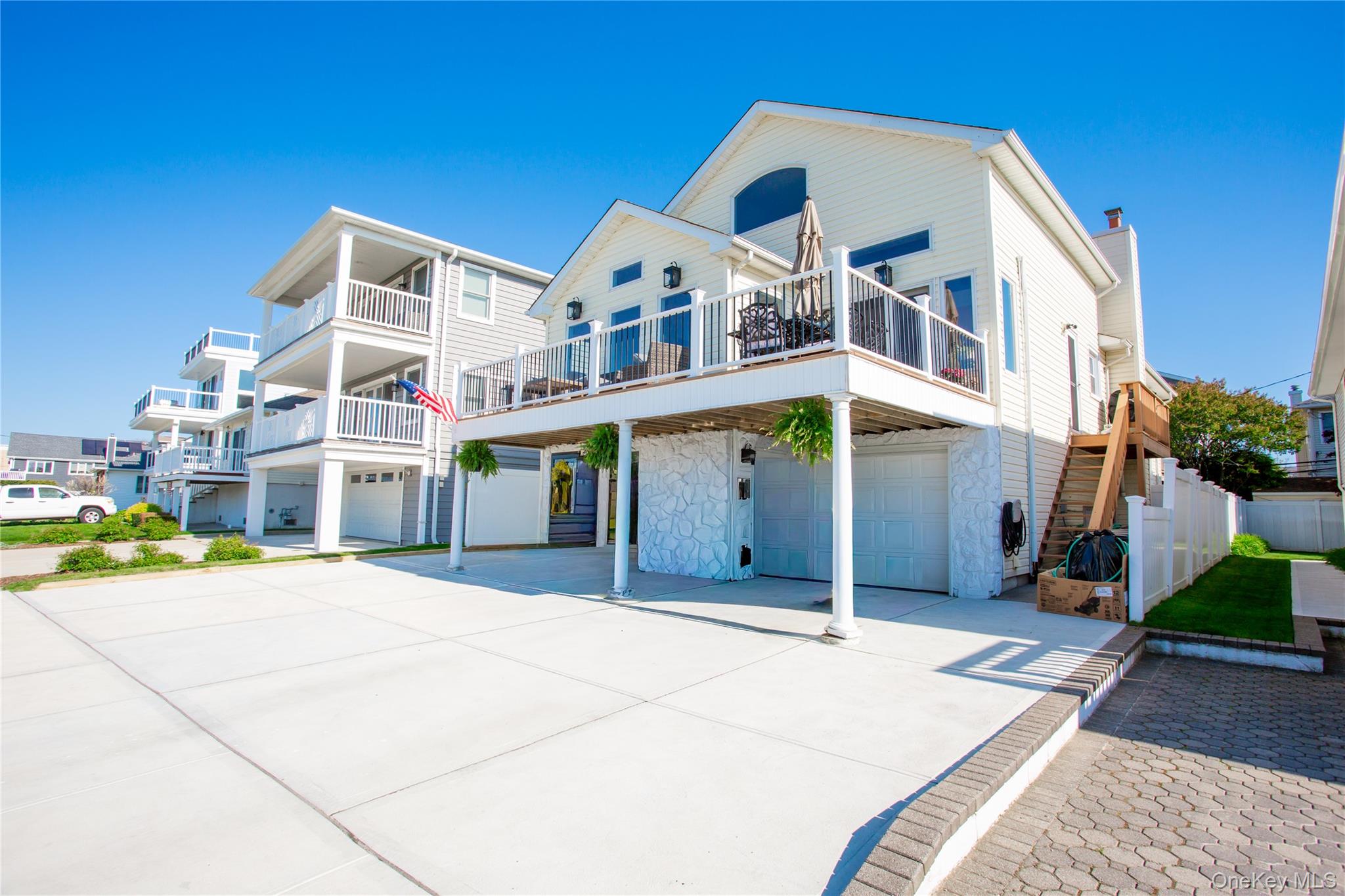 246 W Bay Drive – For Sale photo 2