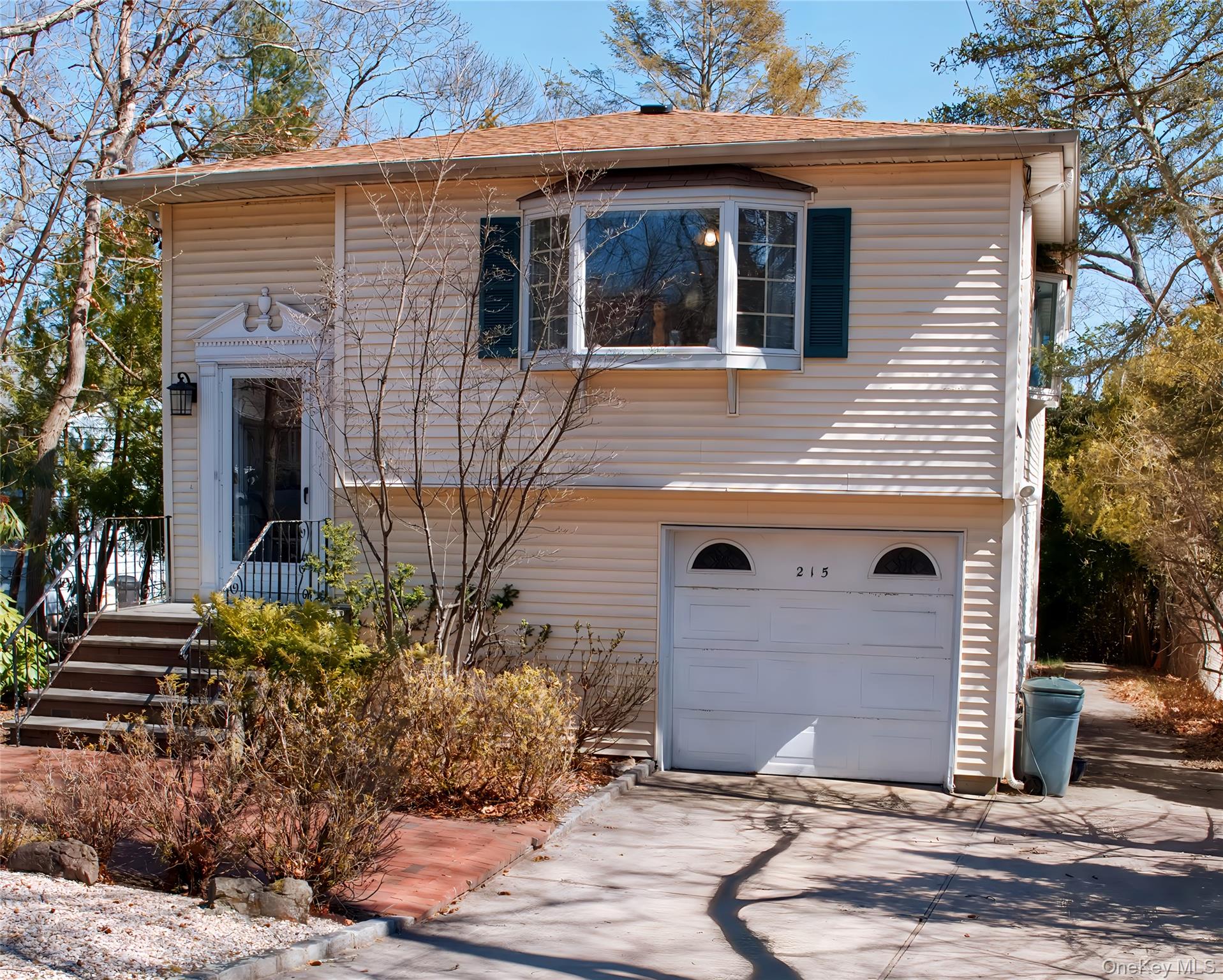 215 Lakeside Trail – For Sale