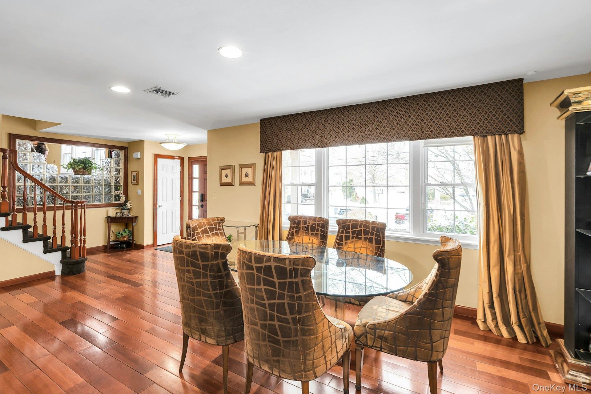 2043 Ripley – For Sale photo 8