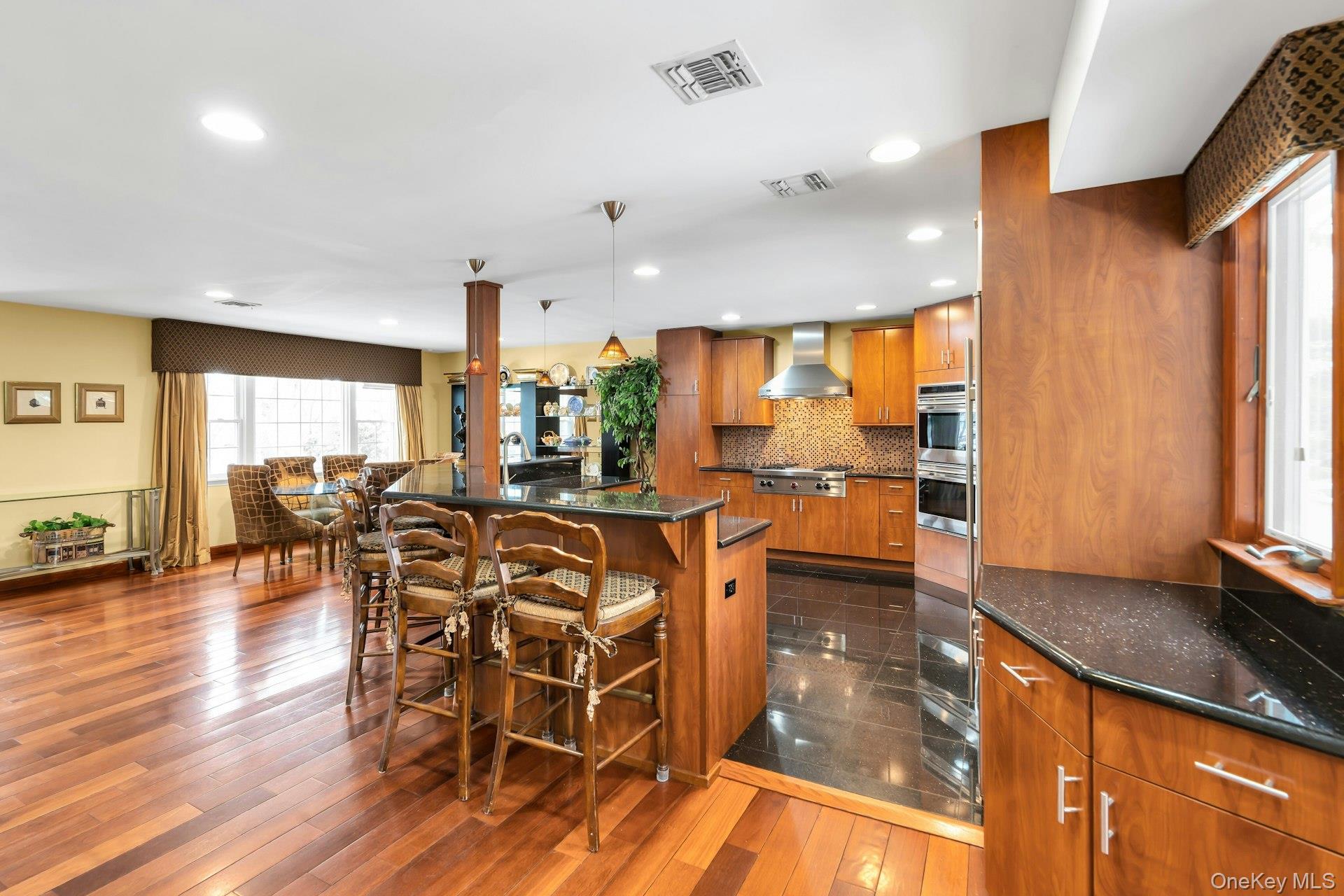 2043 Ripley – For Sale photo 16