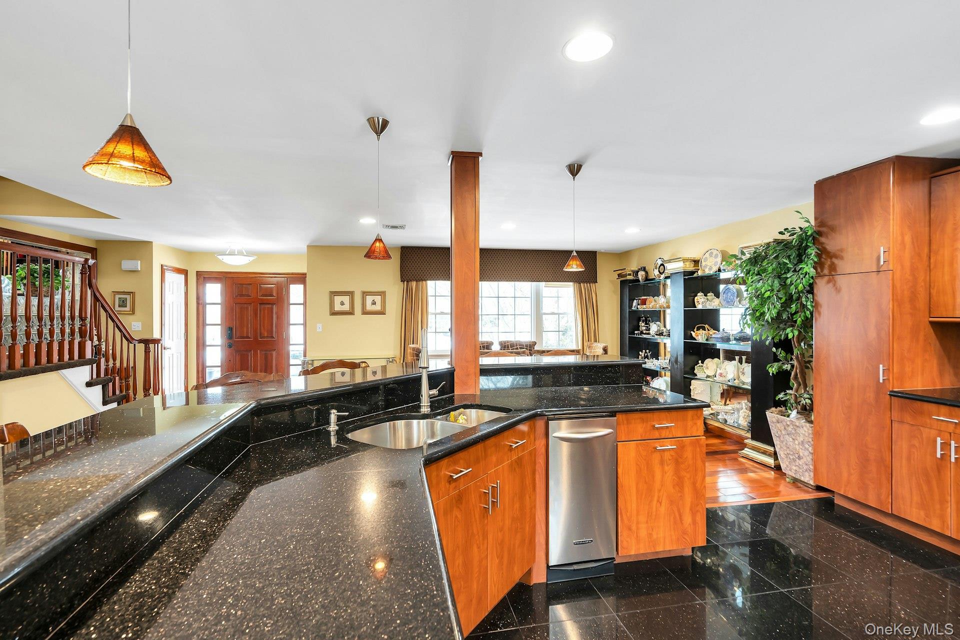 2043 Ripley – For Sale photo 18