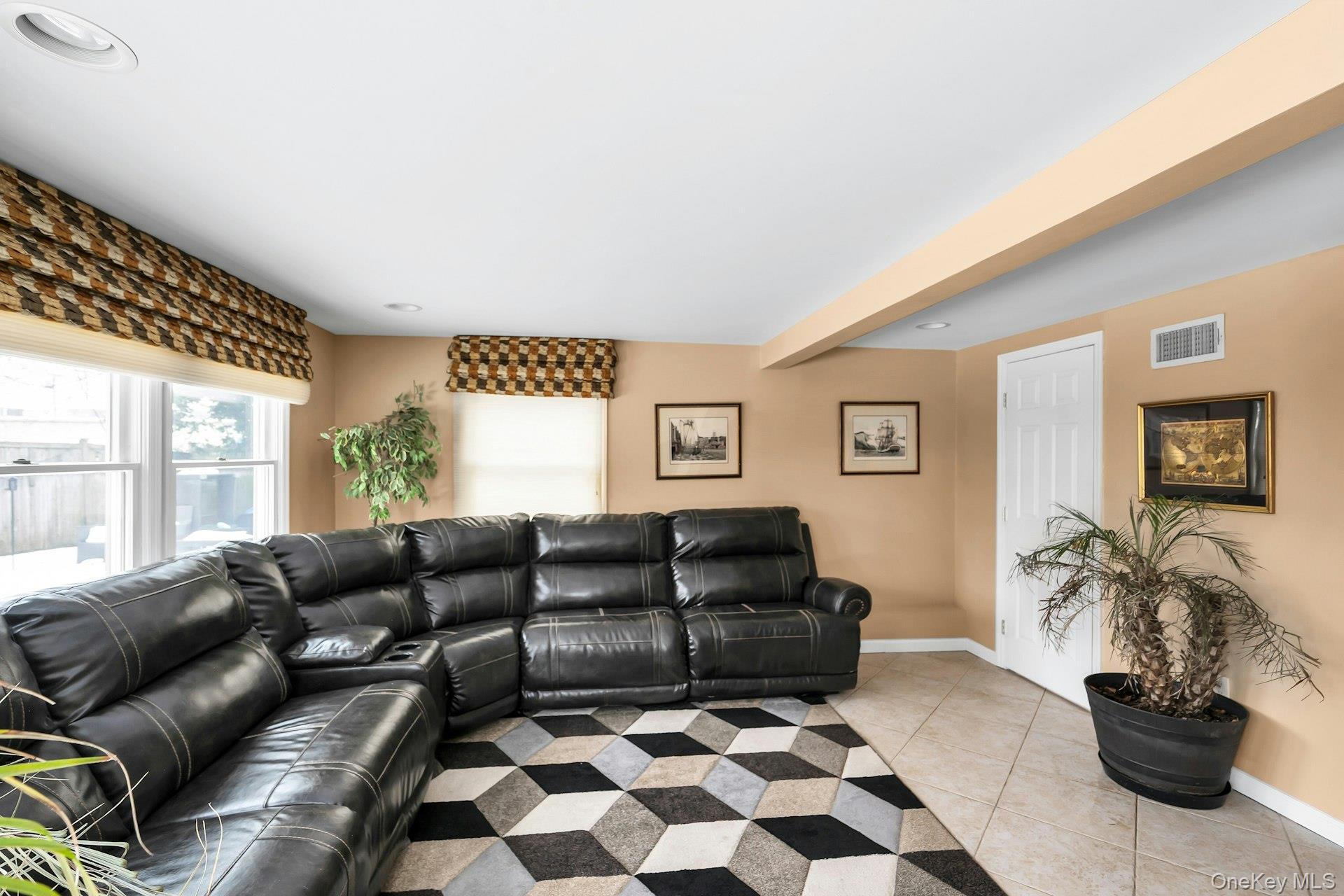 2043 Ripley – For Sale photo 7