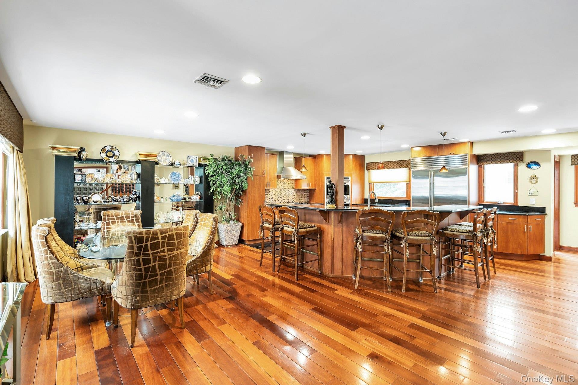 2043 Ripley – For Sale photo 15