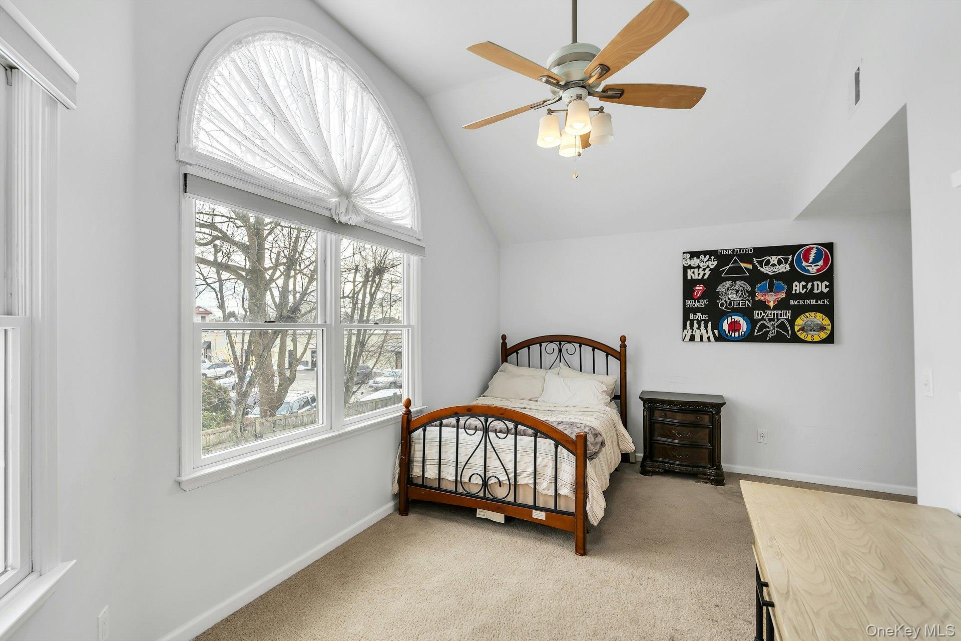 2043 Ripley – For Sale photo 32