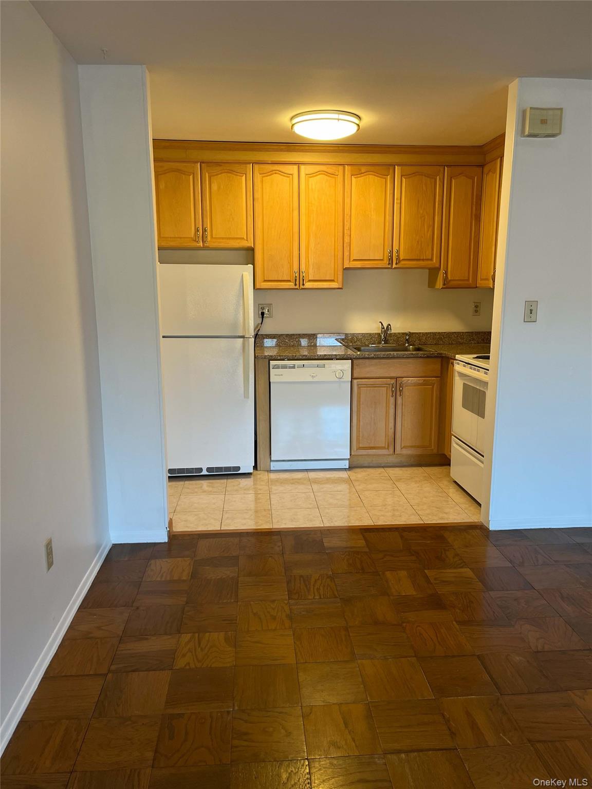 1840 Crompond Road, Unit 9B7 photo 6