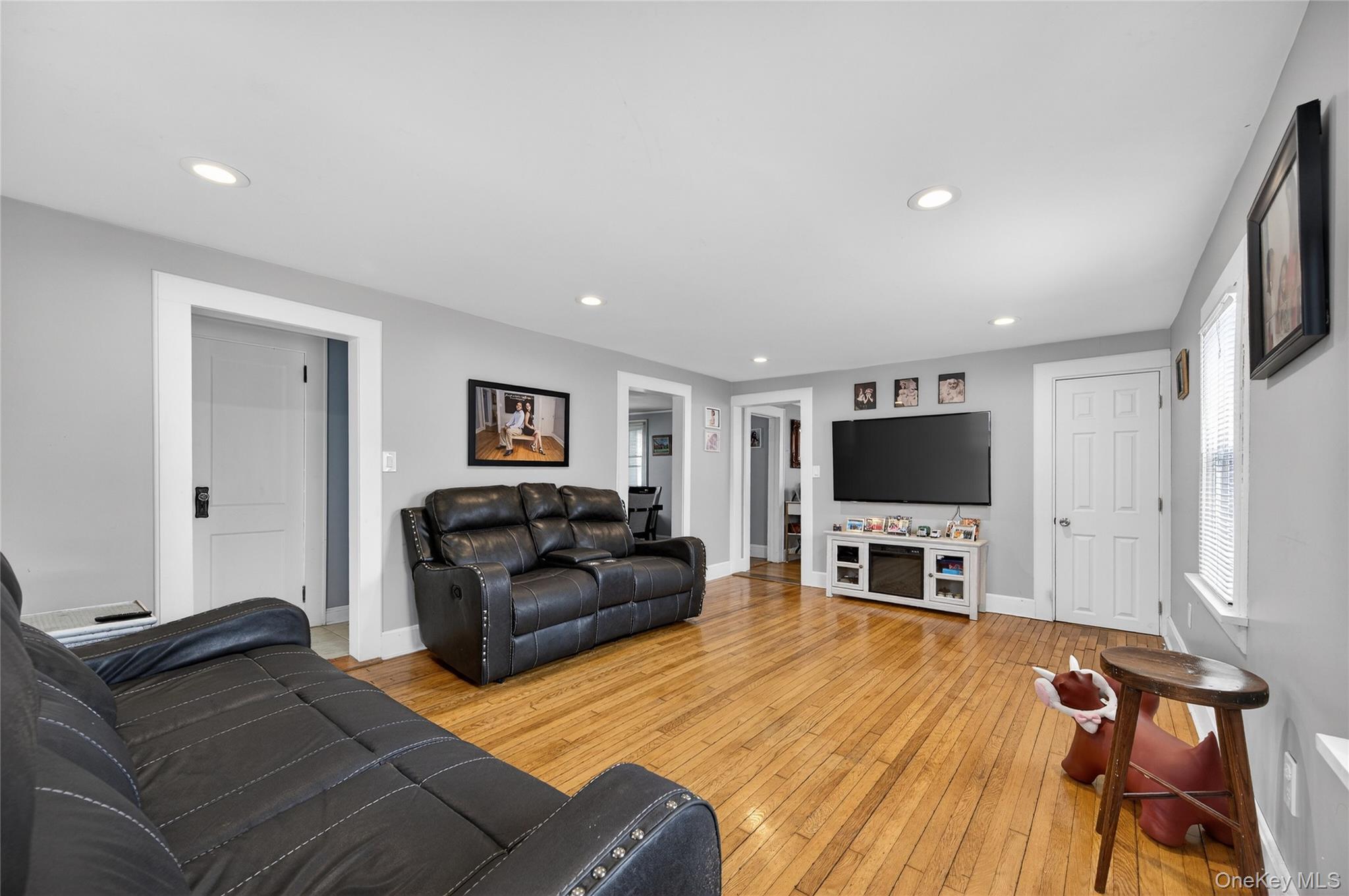 22 Perry Avenue – For Sale photo 6
