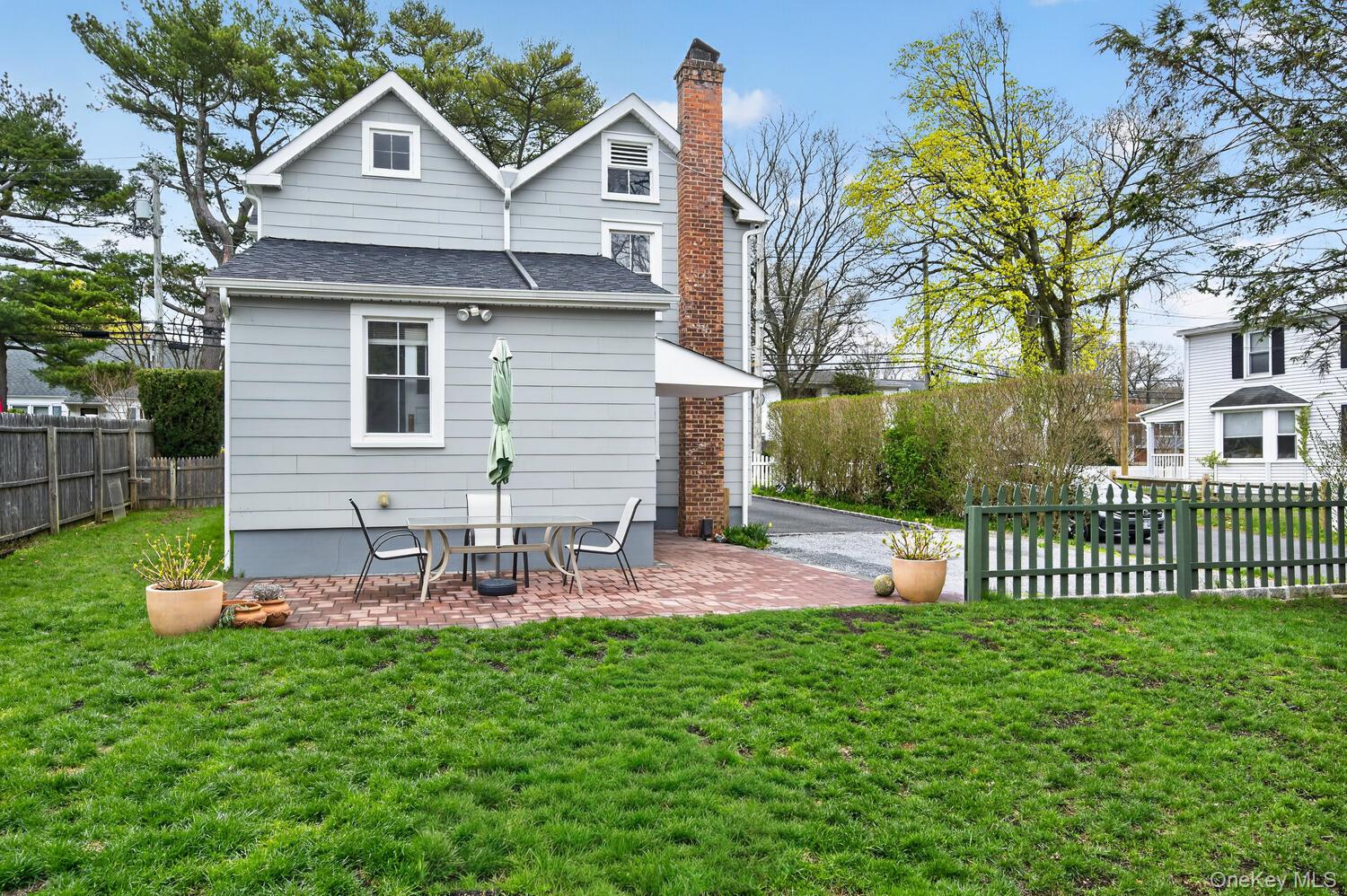 22 Perry Avenue – For Sale photo 3