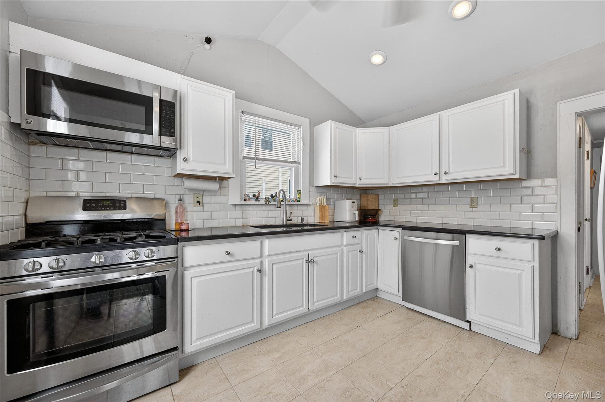 22 Perry Avenue – For Sale photo 13