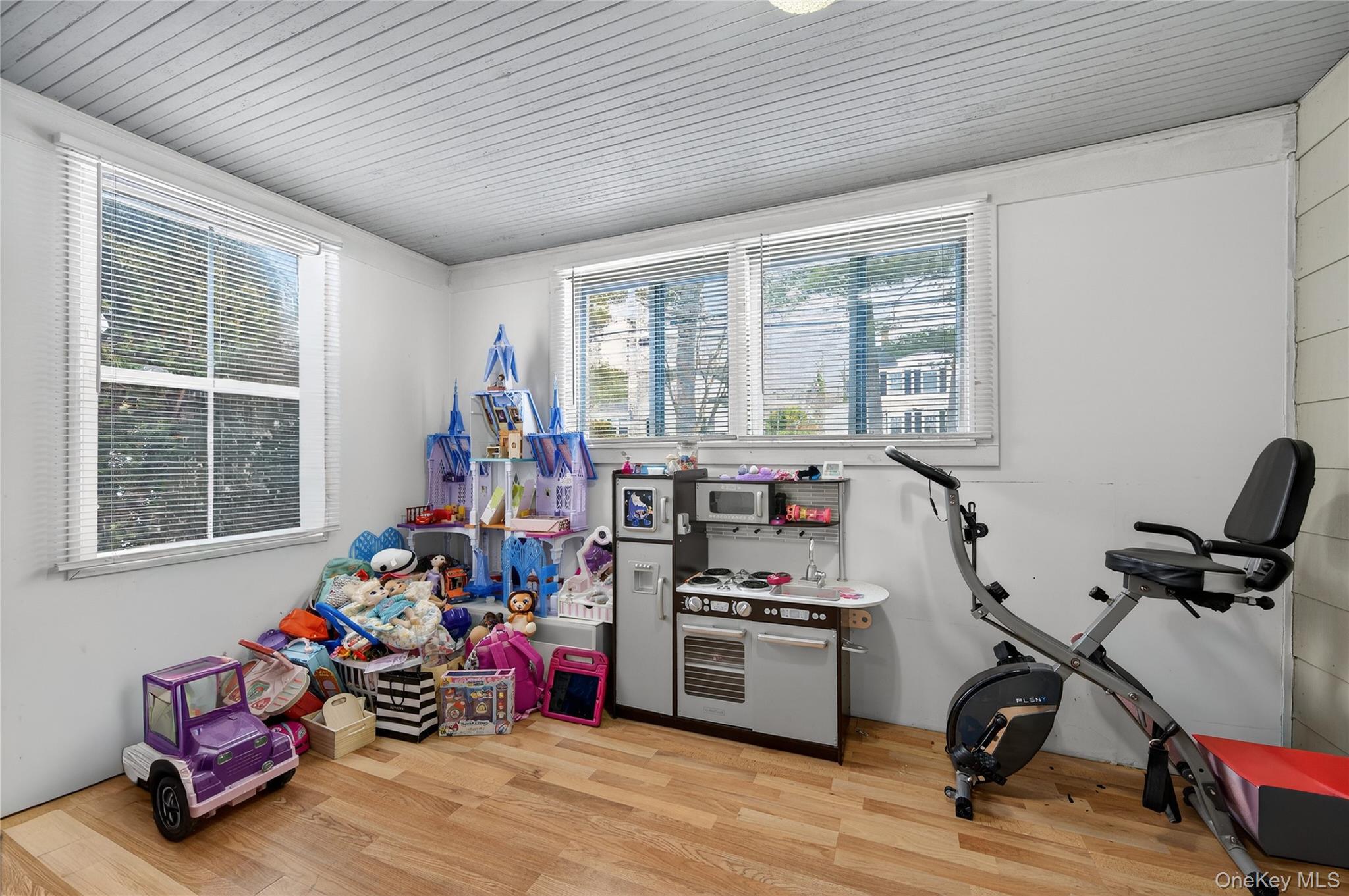 22 Perry Avenue – For Sale photo 12