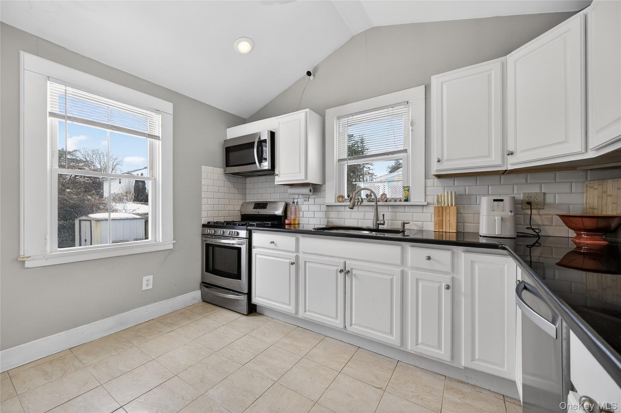 22 Perry Avenue – For Sale photo 14