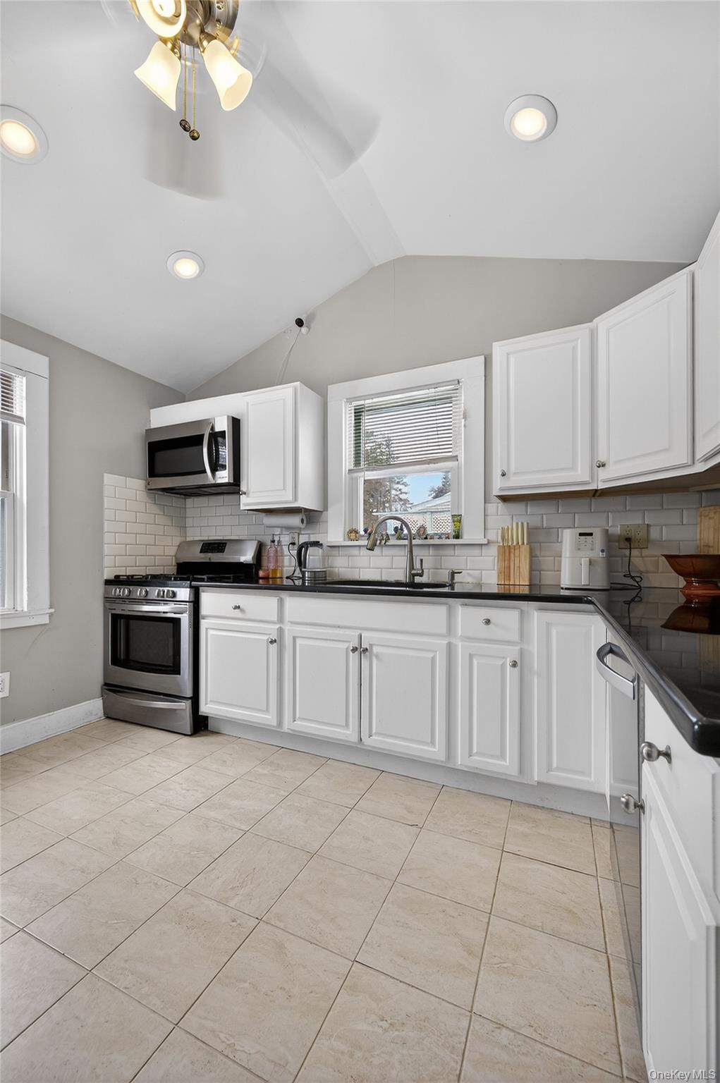 22 Perry Avenue – For Sale photo 15