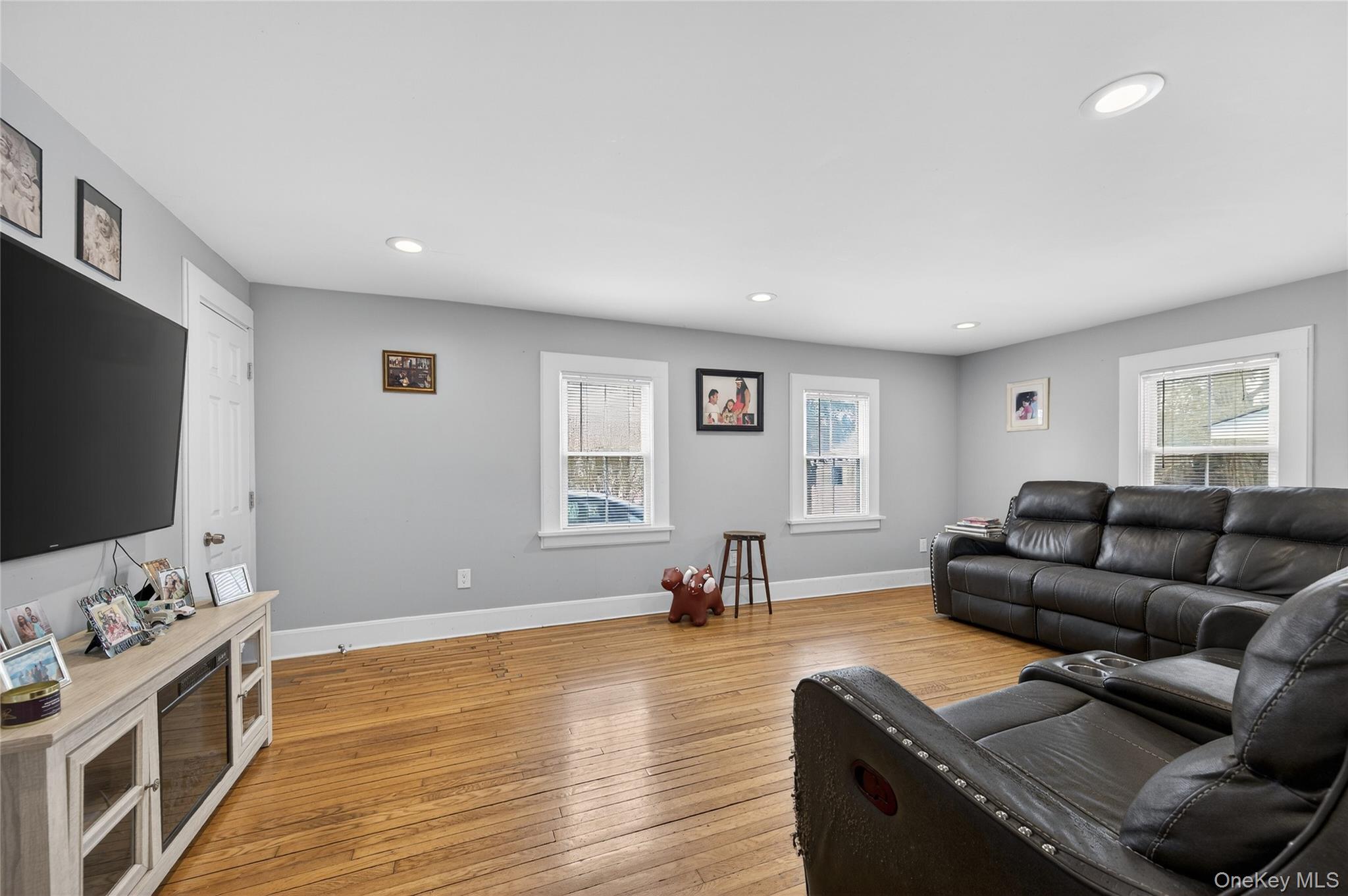 22 Perry Avenue – For Sale photo 8