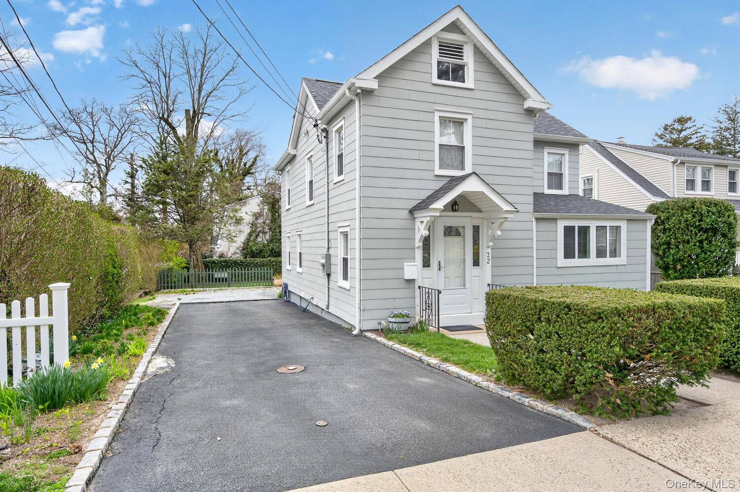 22 Perry Avenue – For Sale photo 2