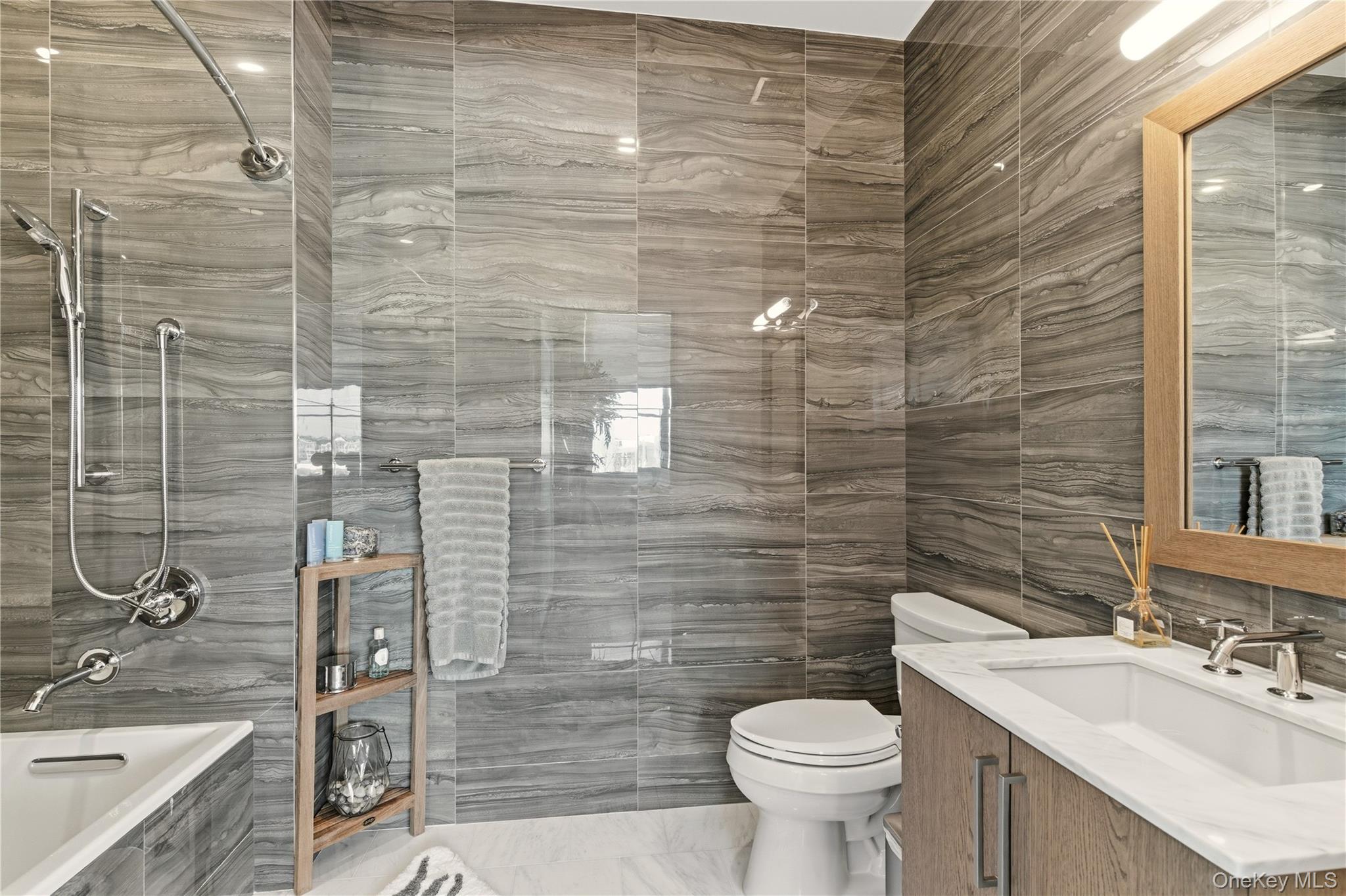 100 Garvies Point Road, Unit 1033 photo 20
