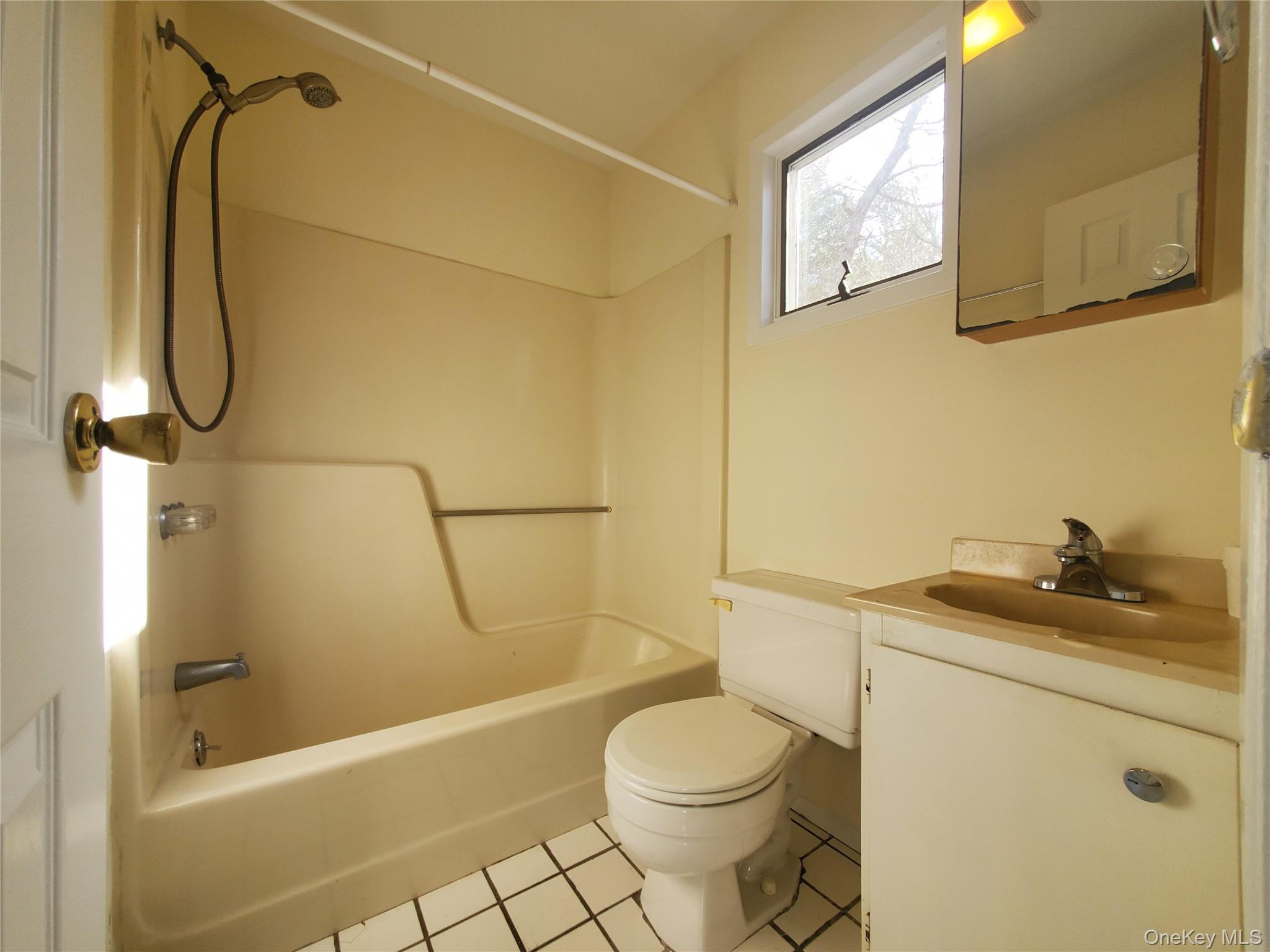 179 Mount Sinai – For Rent photo 6
