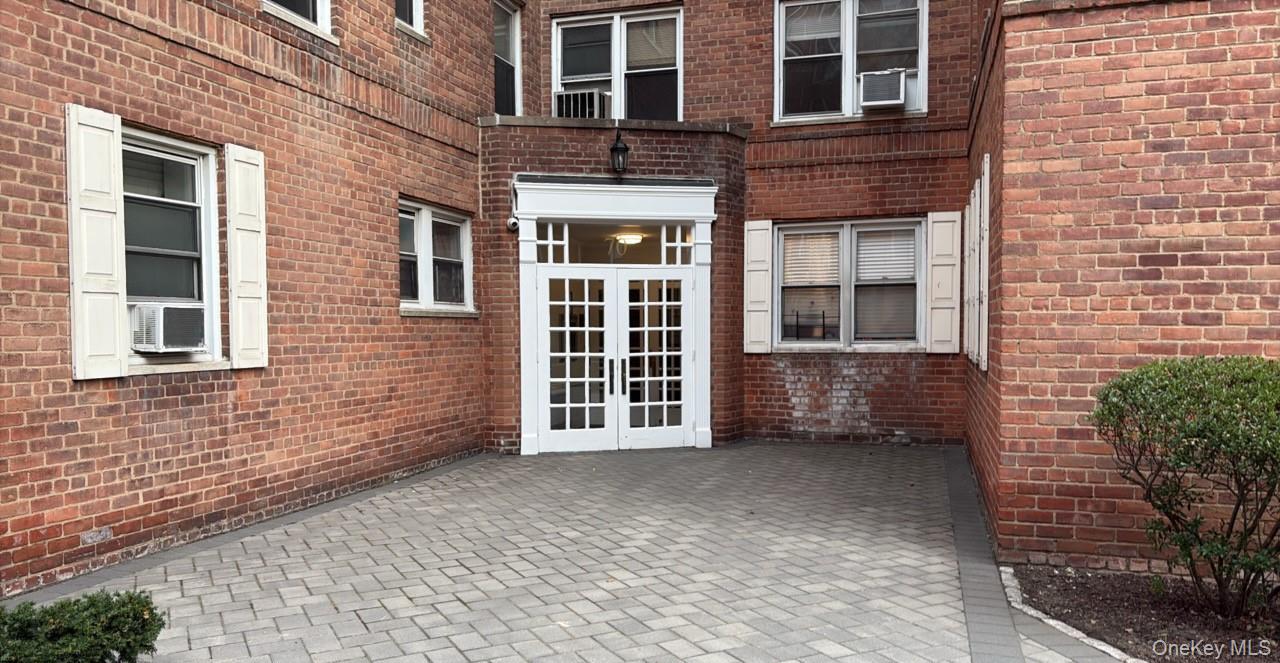 70 Locust Avenue, Unit B114
