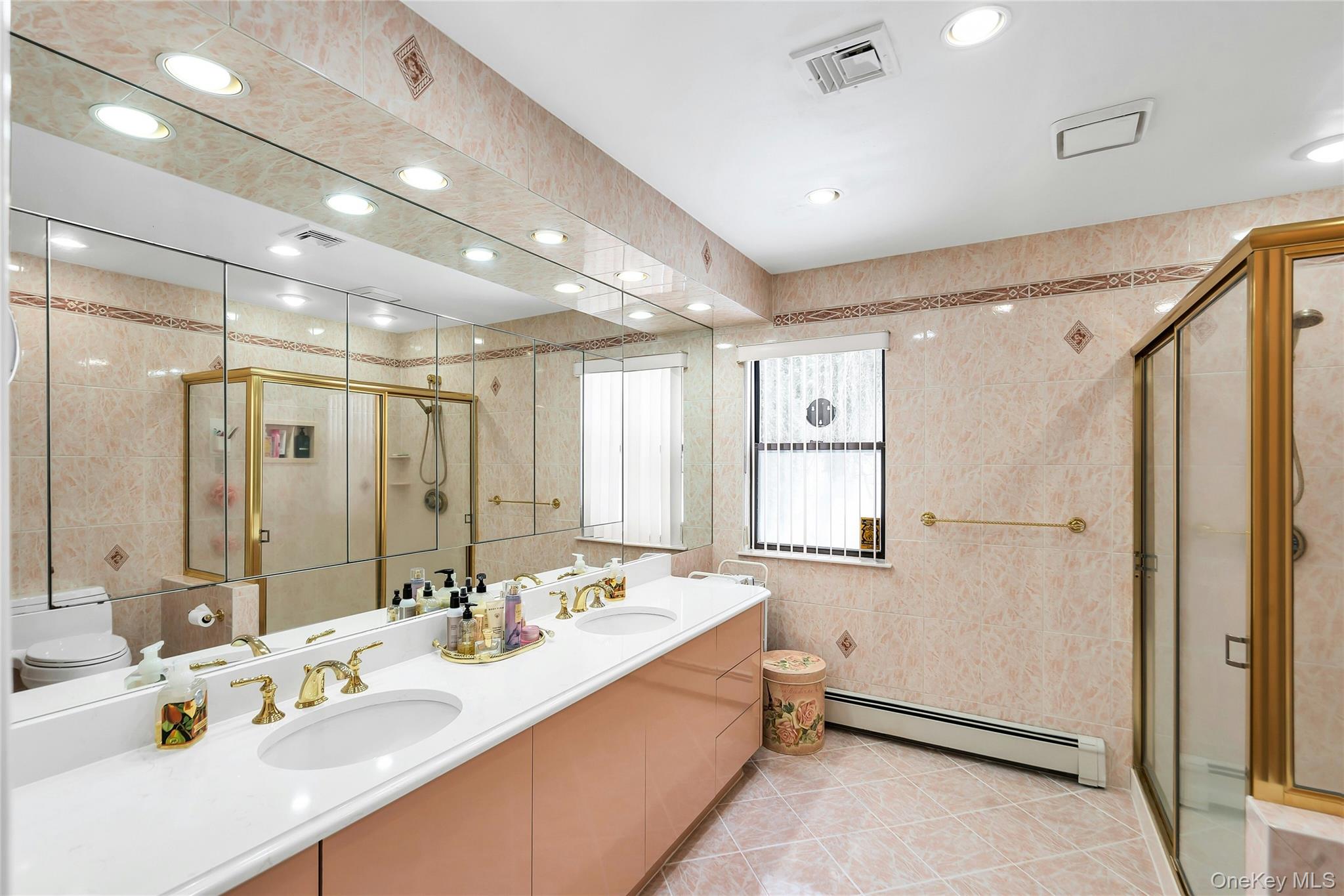 7 Albertson Lane – For Sale