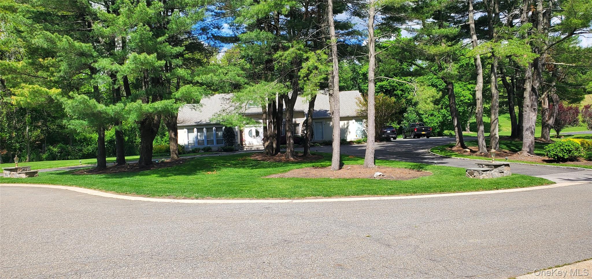 7 Albertson Lane – For Sale photo 3