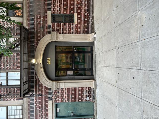 2431 Crotona Avenue – For Sale photo 2