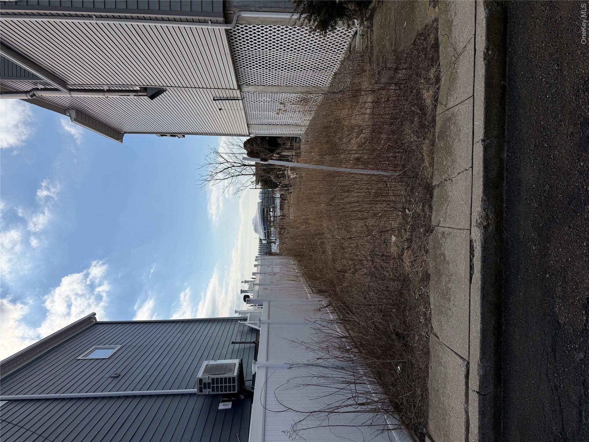 308 E 8th Road – For Sale photo 2