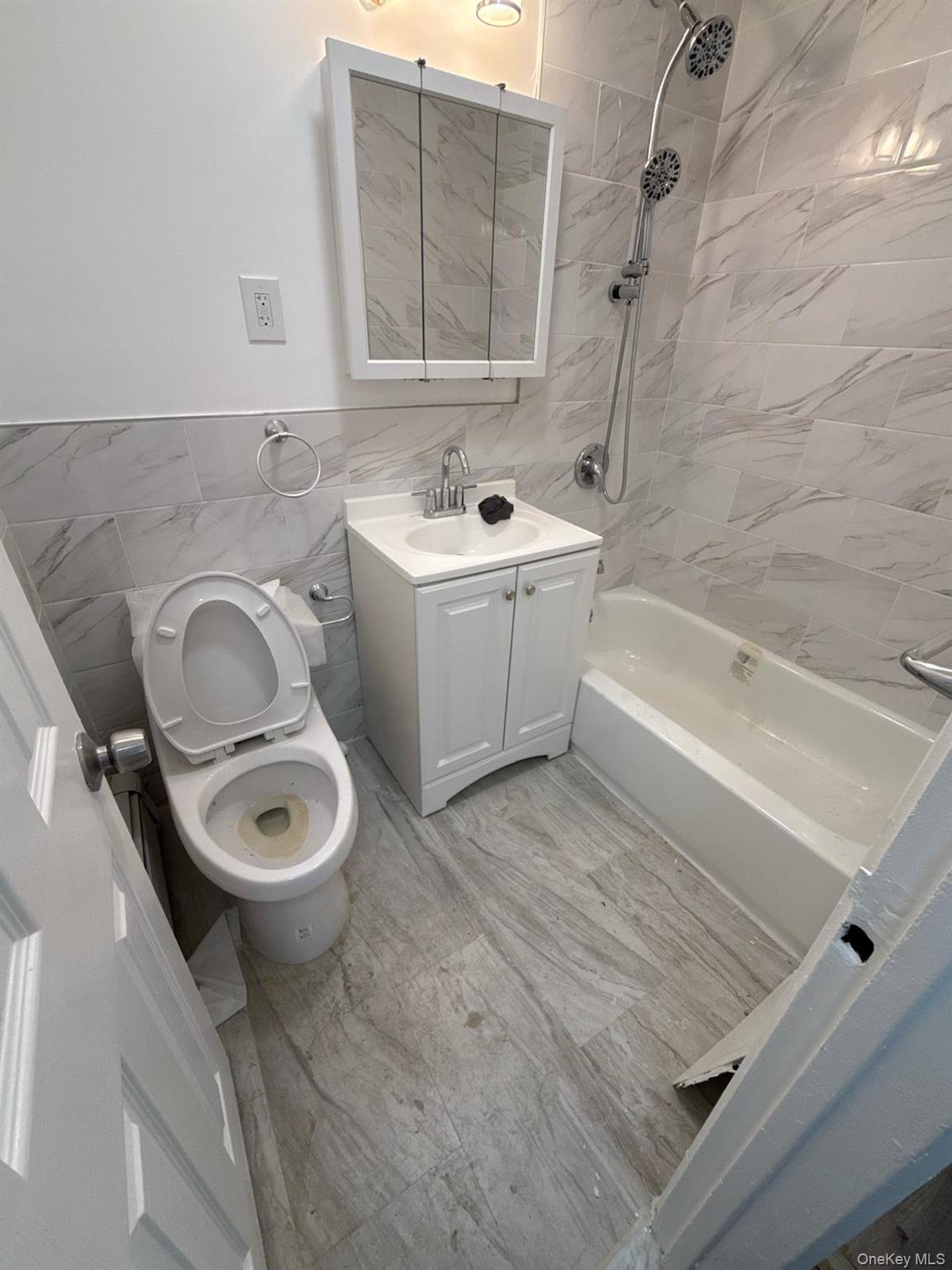 841 E 216th Street – For Rent photo 4