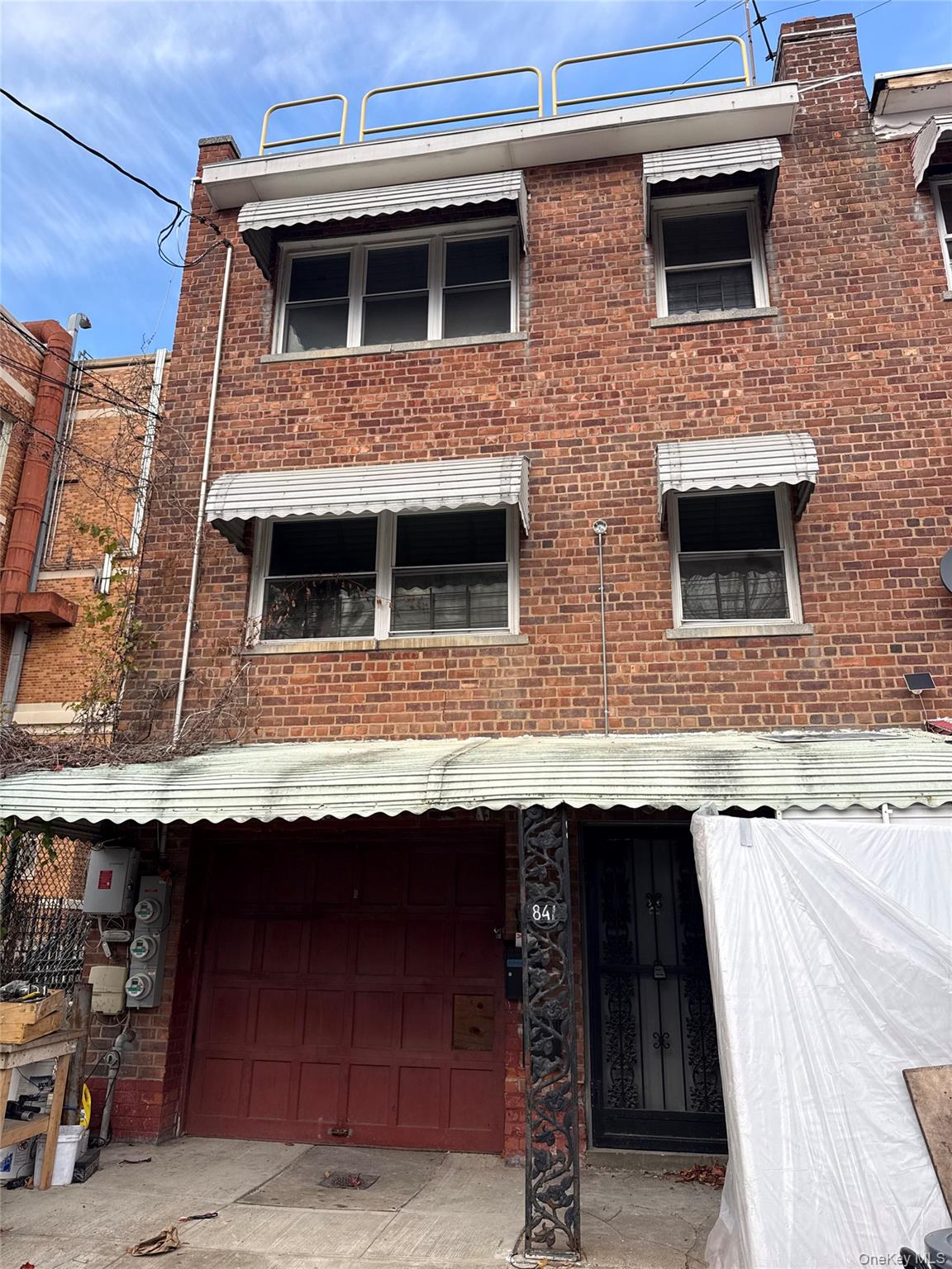 841 E 216th Street – For Rent