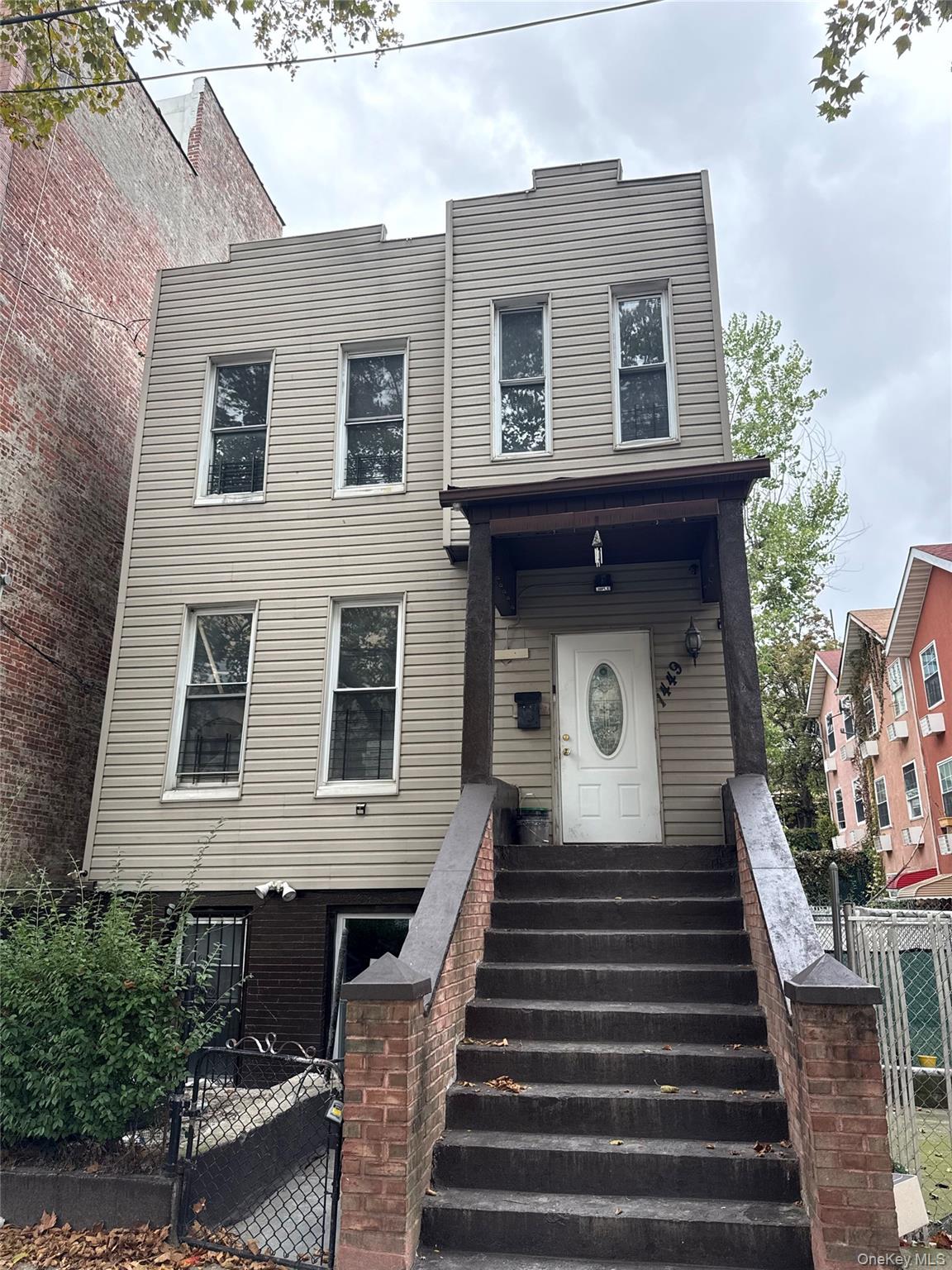 1449 Longfellow Avenue – For Rent