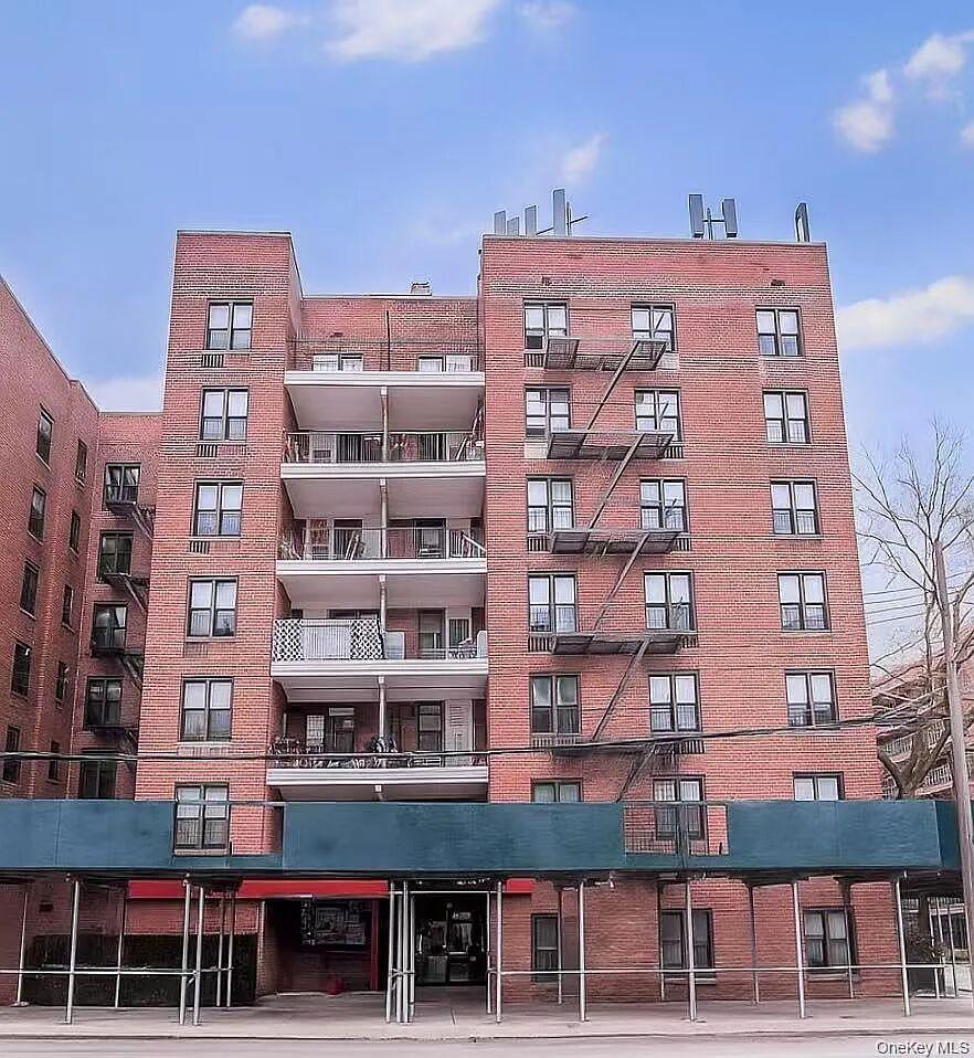 38-25 Parsons Boulevard, Unit 4I