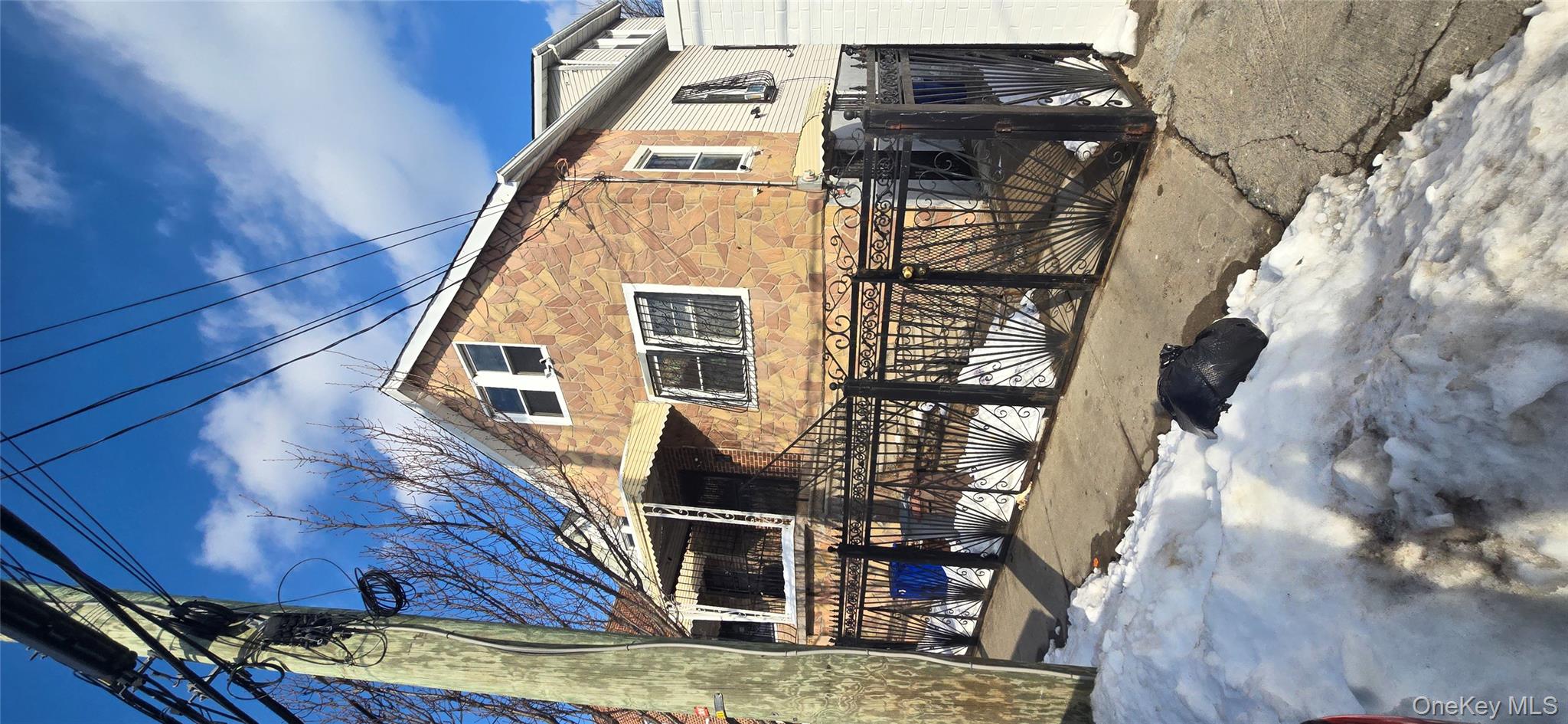 612 Saint Lawrence Avenue – For Sale