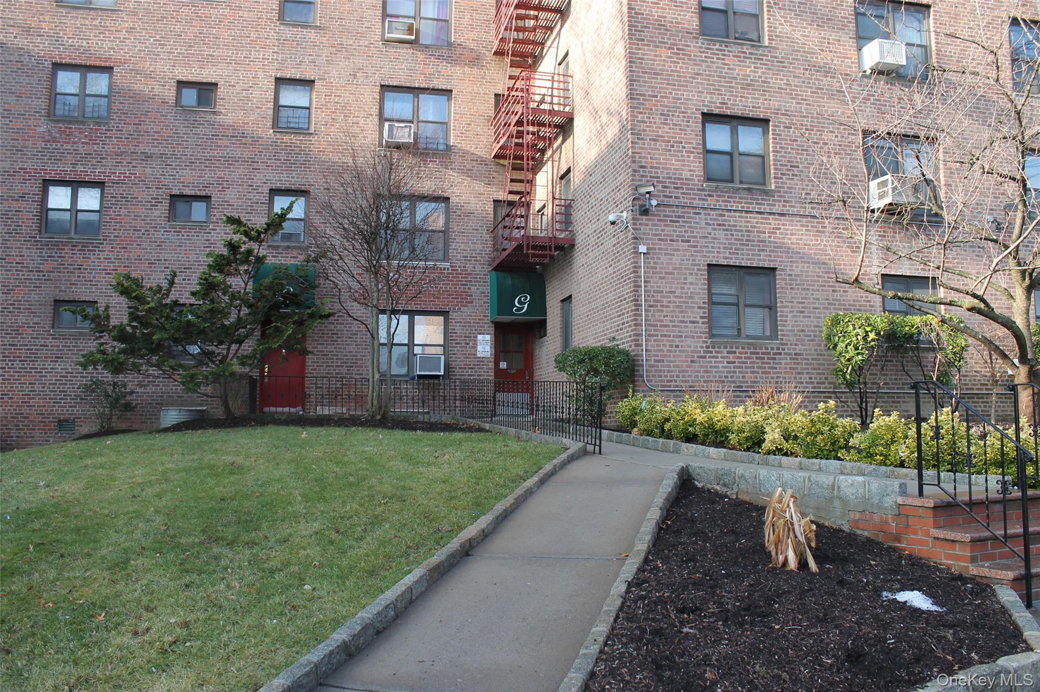 87-30 204th Street, Unit B-56 photo 2