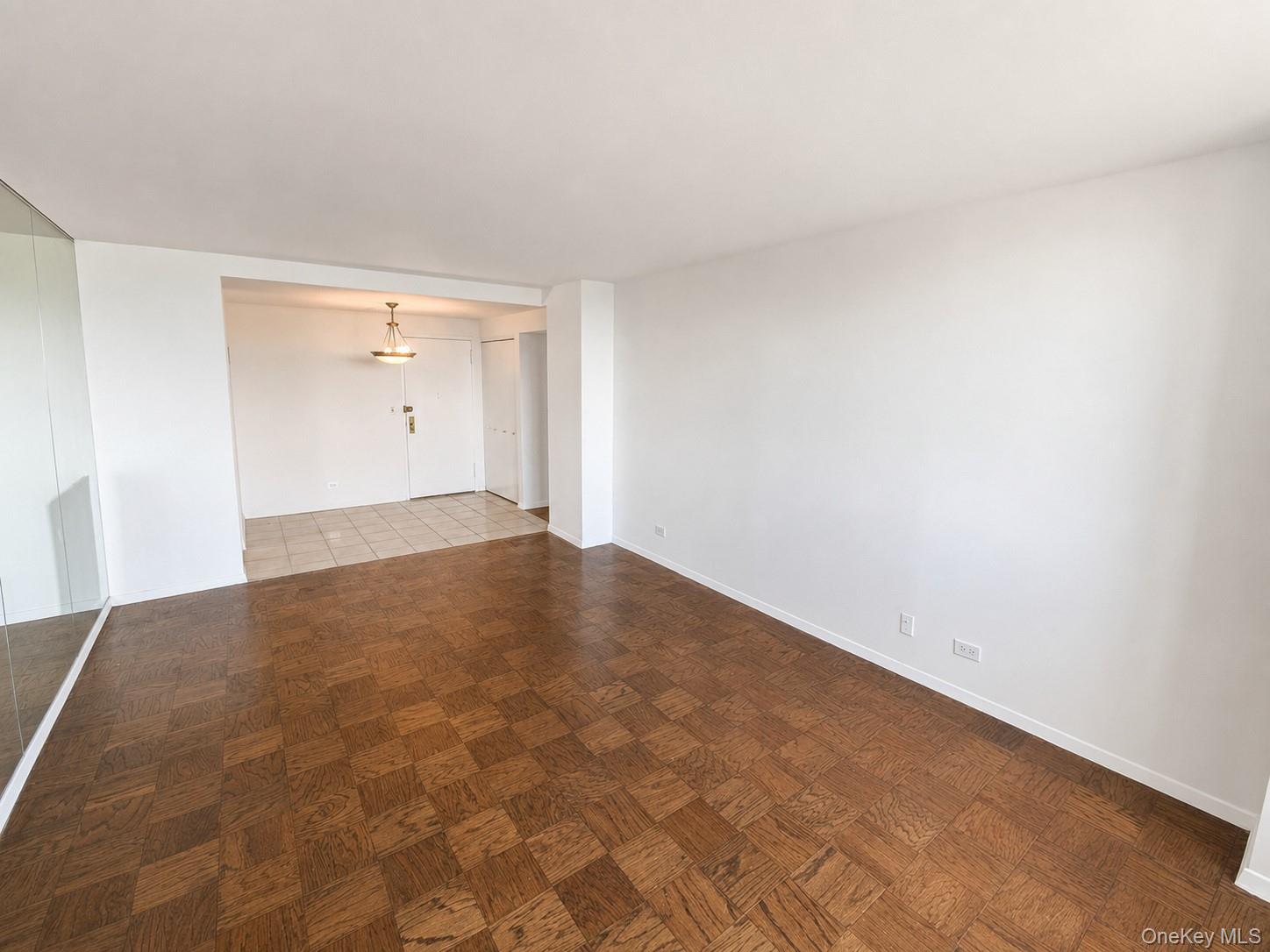 27110 Grand Central Parkway, Unit 10F photo 5