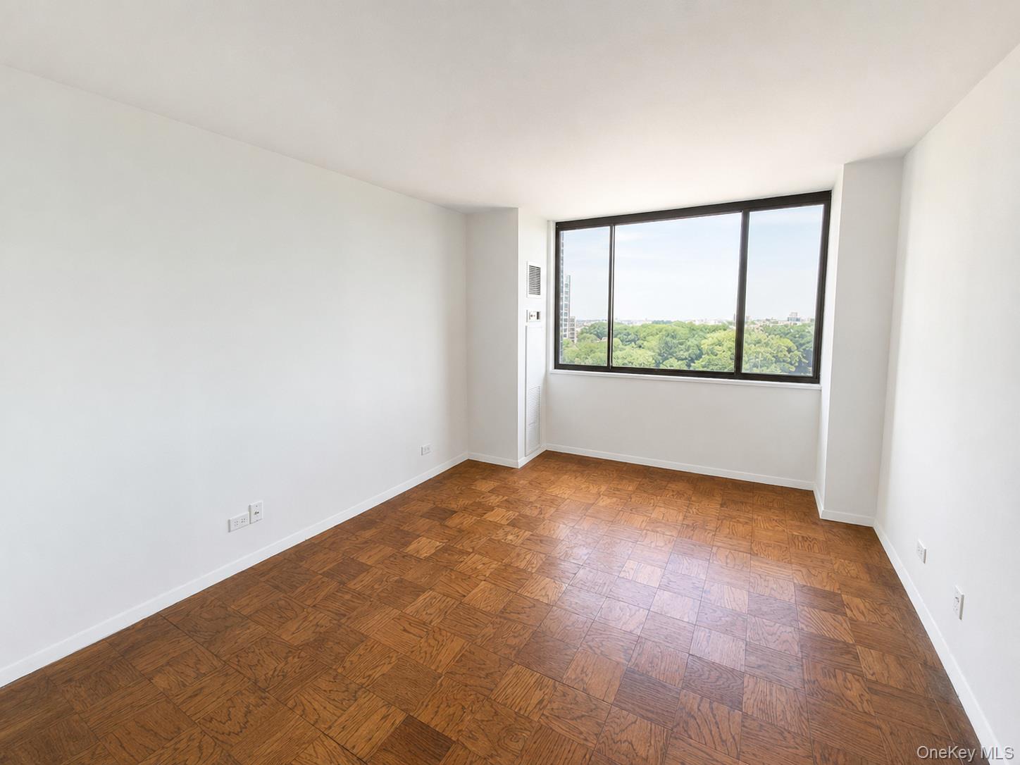 27110 Grand Central Parkway, Unit 10F photo 9