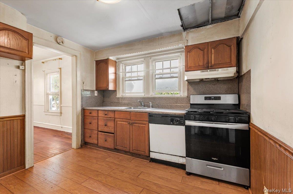 33 Lawrence Avenue – For Sale photo 13