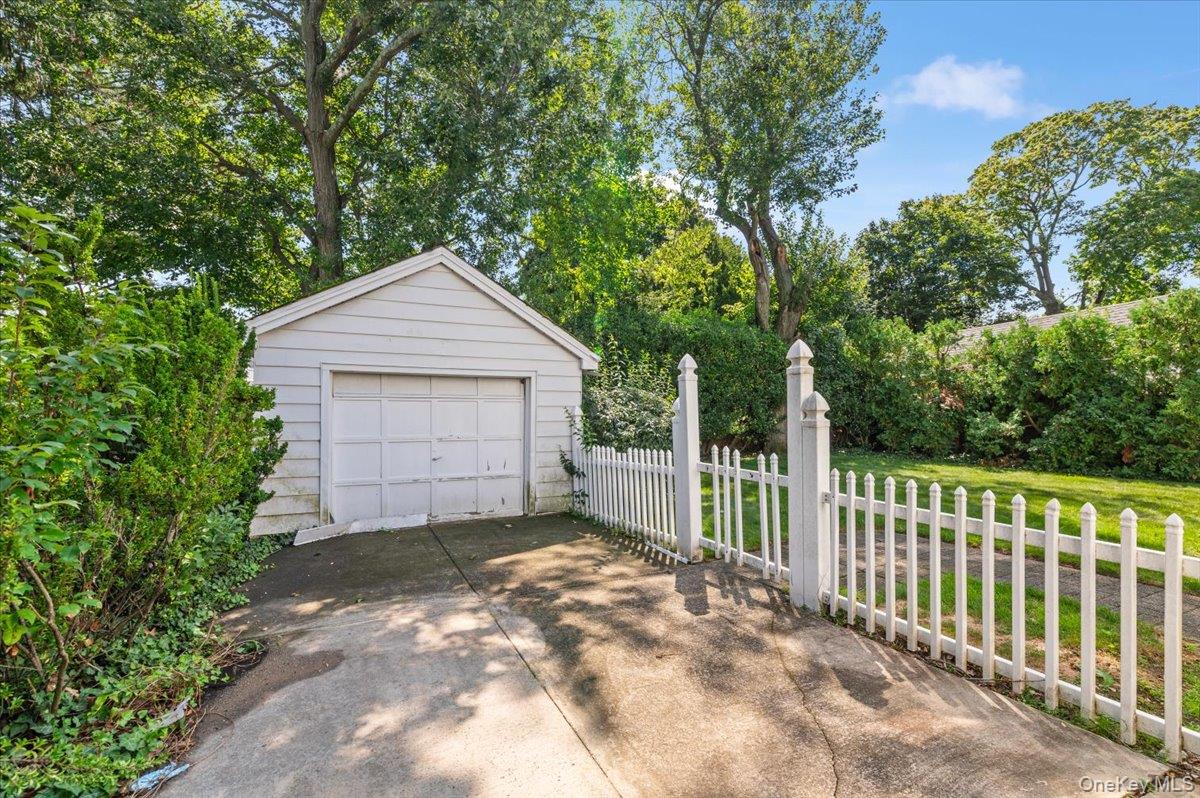 33 Lawrence Avenue – For Sale photo 3