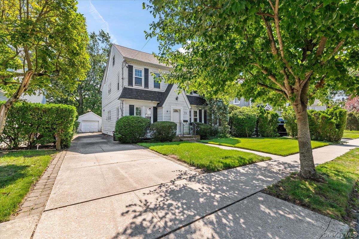33 Lawrence Avenue – For Sale photo 2