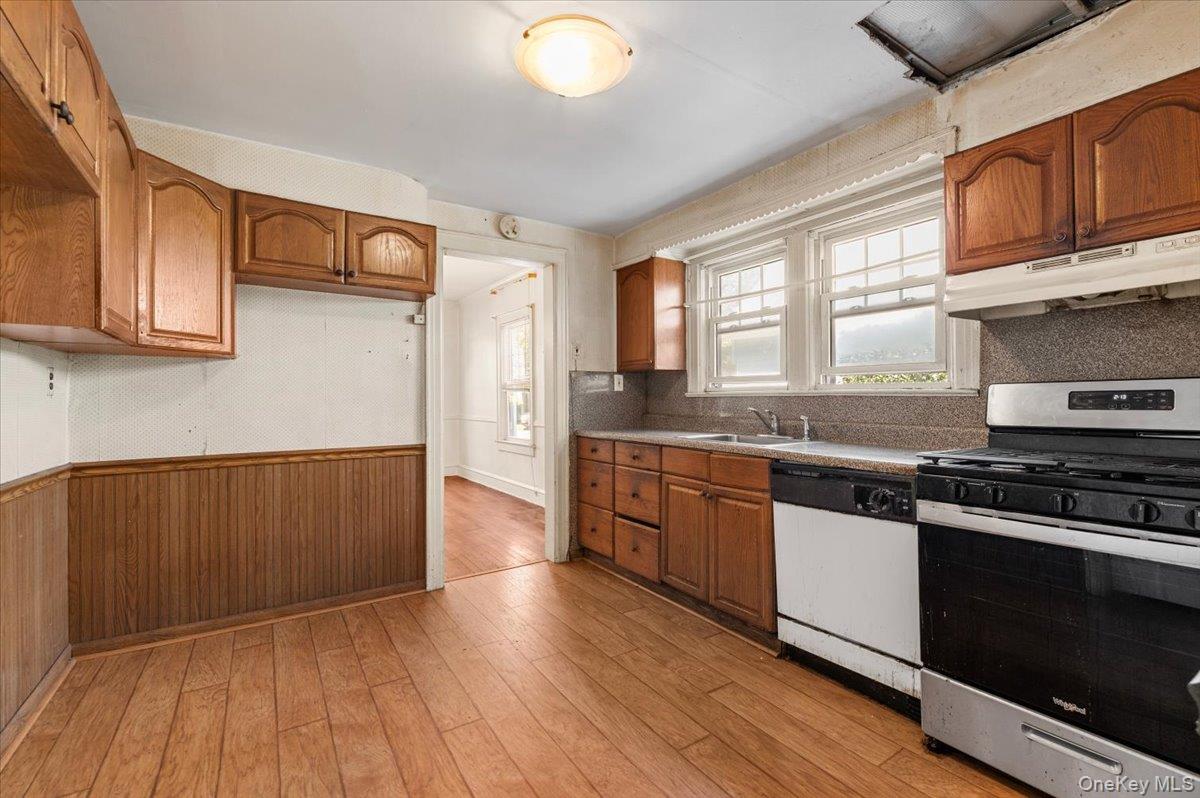 33 Lawrence Avenue – For Sale photo 15
