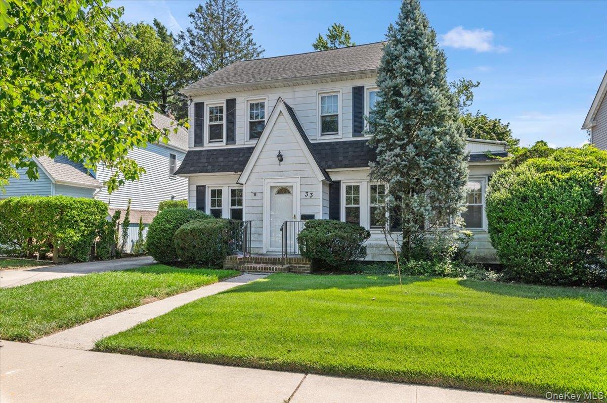 33 Lawrence Avenue – For Sale