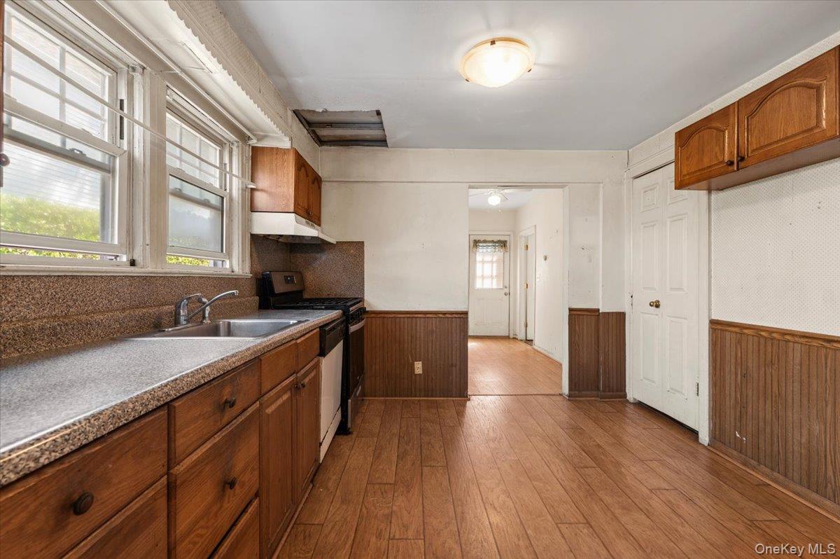 33 Lawrence Avenue – For Sale photo 14