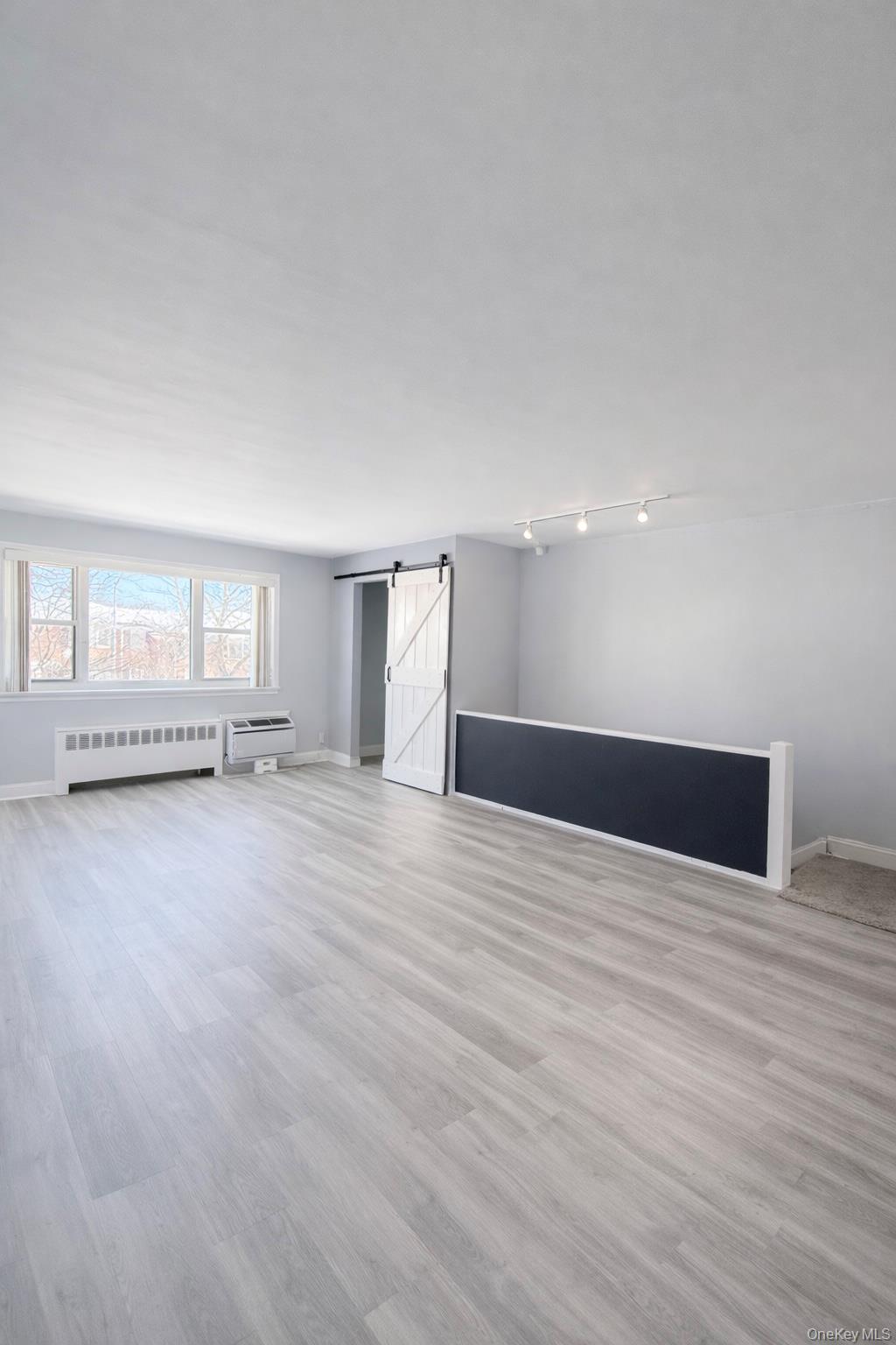 6758 152 Street, Unit B photo 3